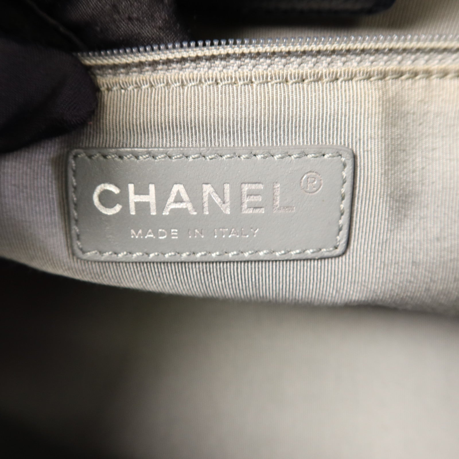 CHANEL 牛皮皮革Shoulder Bag銀扣肩背袋