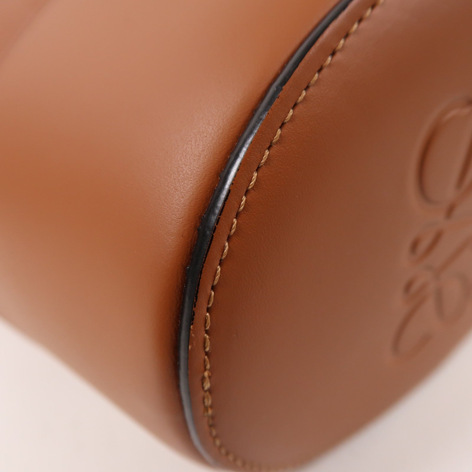 LOEWE 牛皮皮革Balloon金扣肩背袋