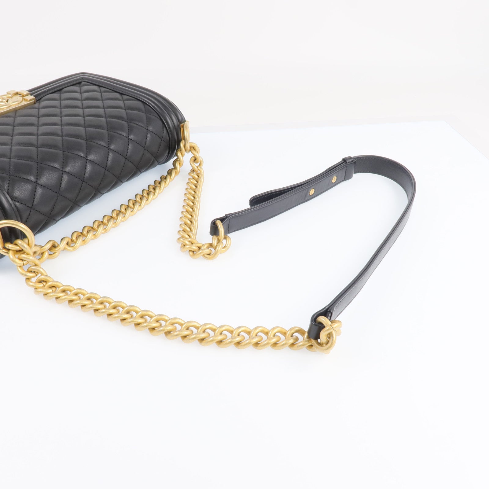 CHANEL 牛皮皮革Boy 25金扣鏈帶肩背袋