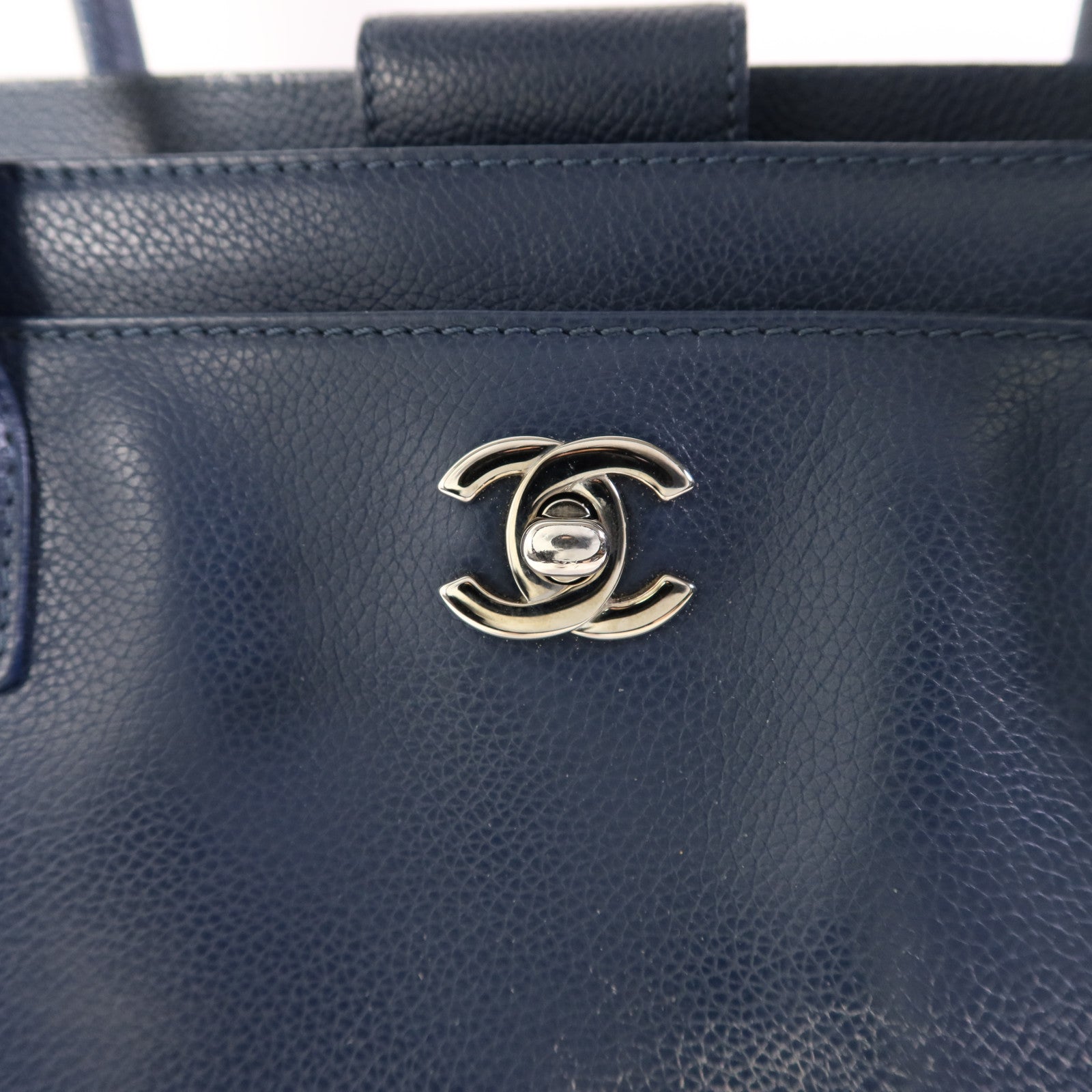 CHANEL 牛皮皮革Shoulder Bag銀扣肩背袋