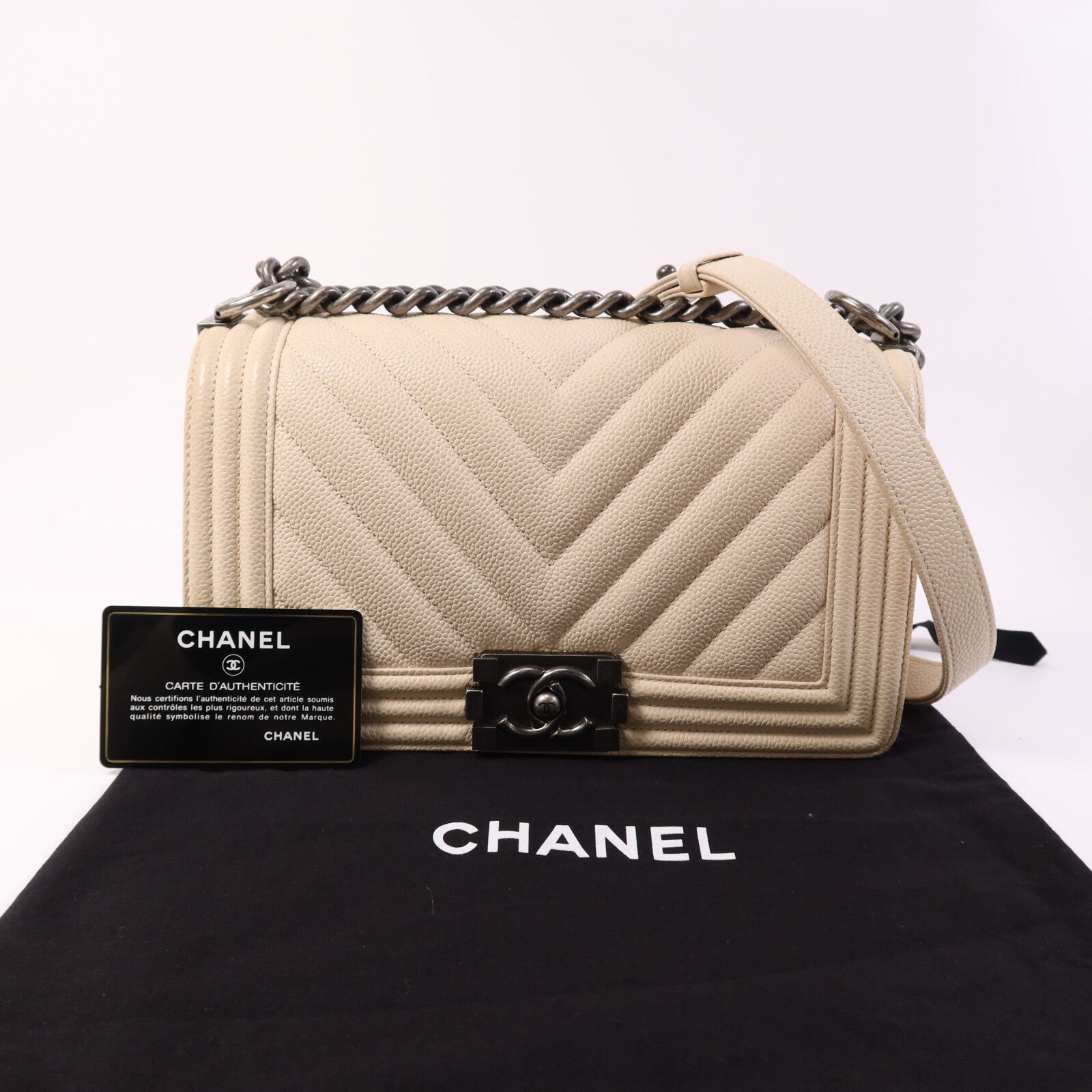 CHANEL 牛皮皮革Boy 25銀扣鏈帶肩背袋