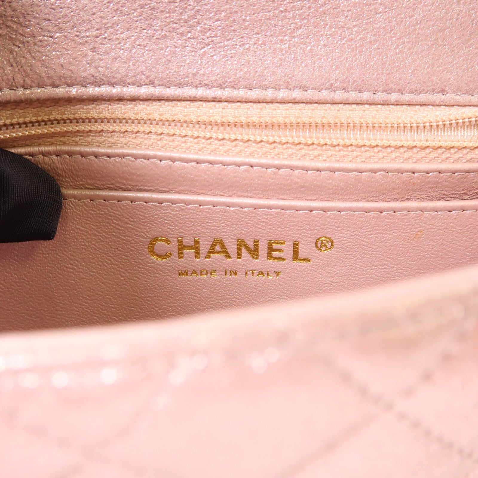 CHANEL 牛皮皮革Mini Classic 17金扣鏈帶肩背袋