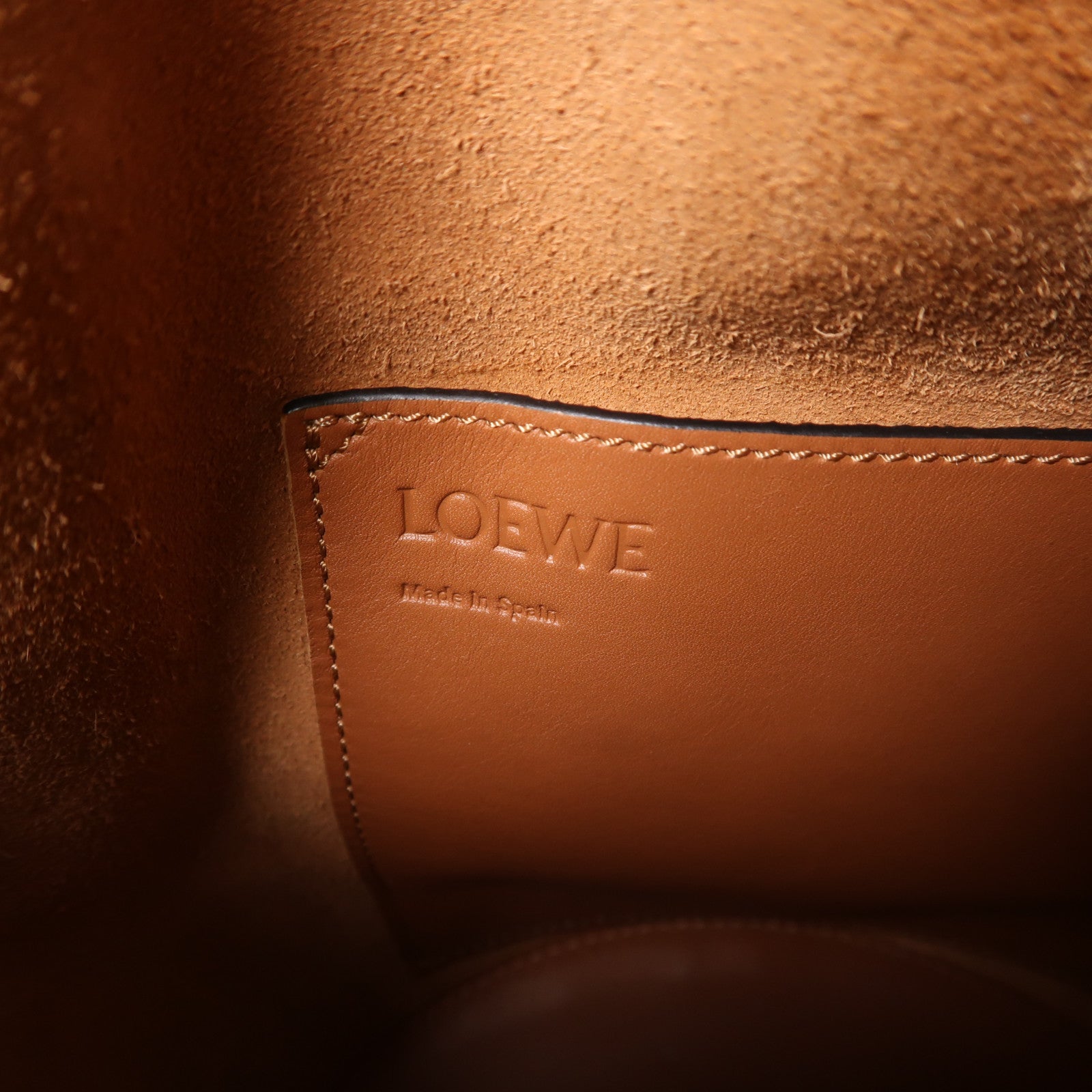 LOEWE 牛皮皮革Balloon金扣肩背袋