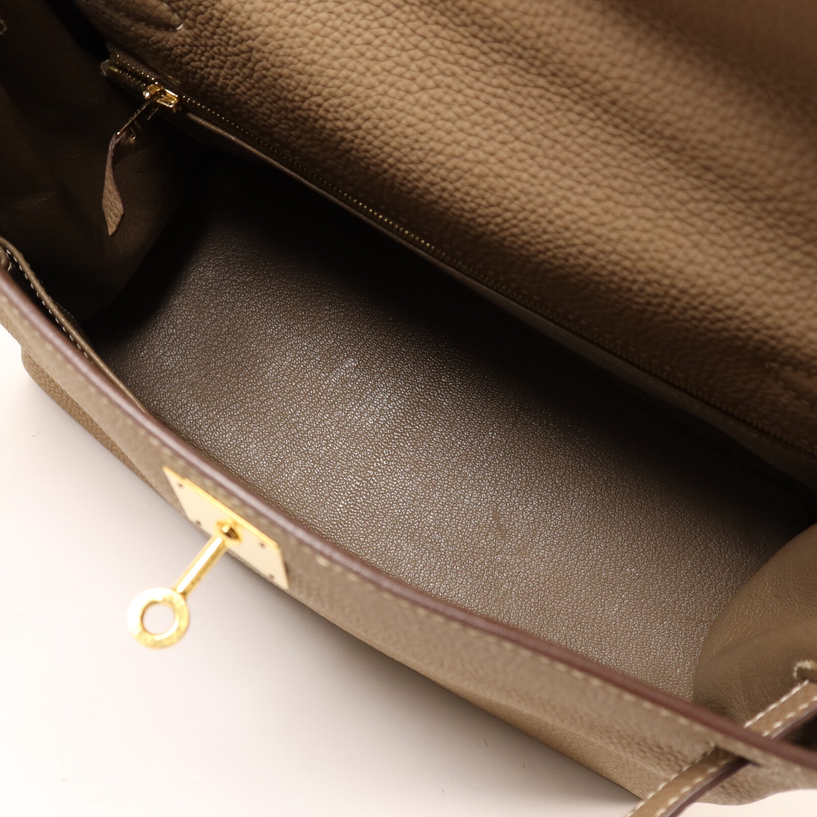 HERMES Togo皮革Kelly 28金扣手挽肩背兩用袋Etoupe