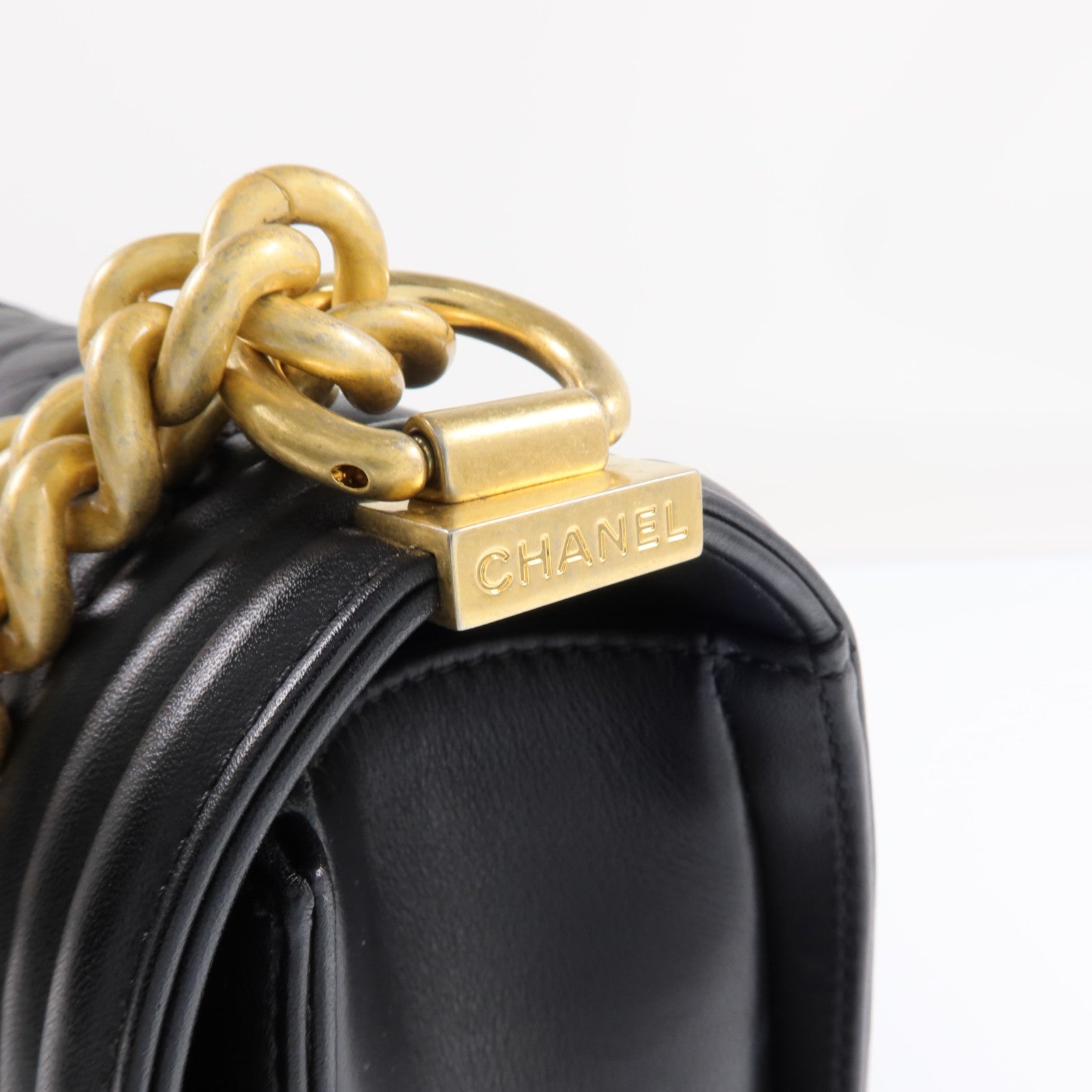 CHANEL 牛皮皮革Boy 25金扣鏈帶肩背袋