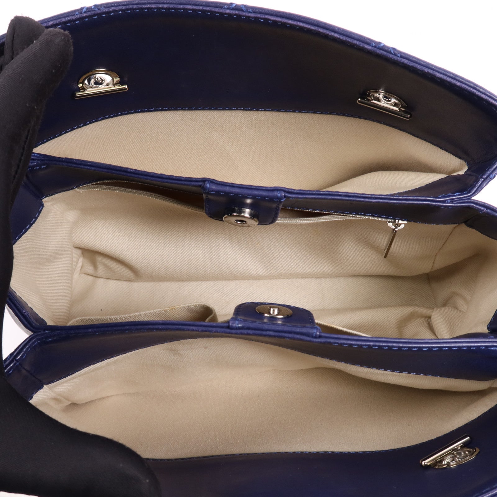 CHANEL 牛皮皮革Shoulder Bag銀扣鏈帶肩背袋