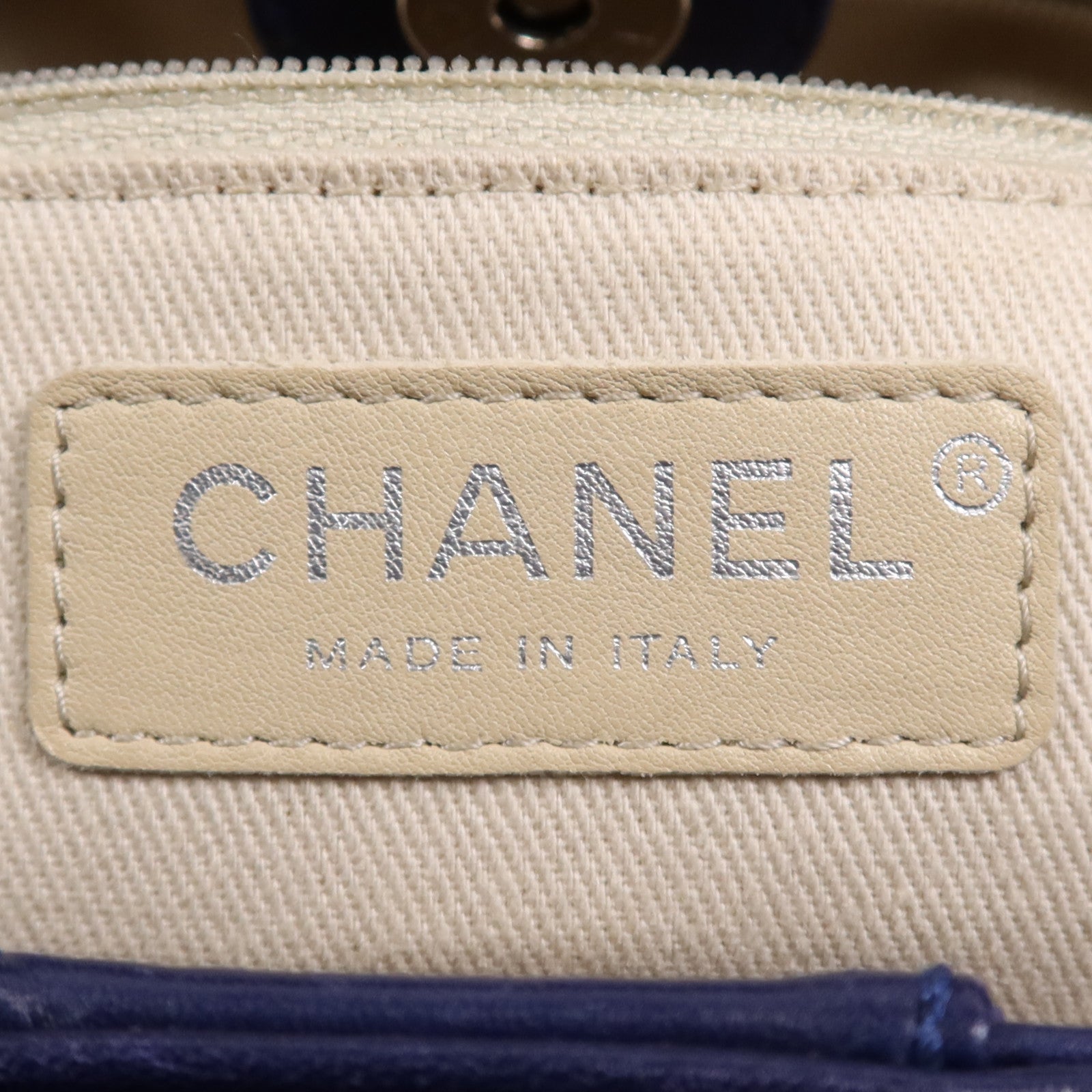 CHANEL 牛皮皮革Shoulder Bag銀扣鏈帶肩背袋