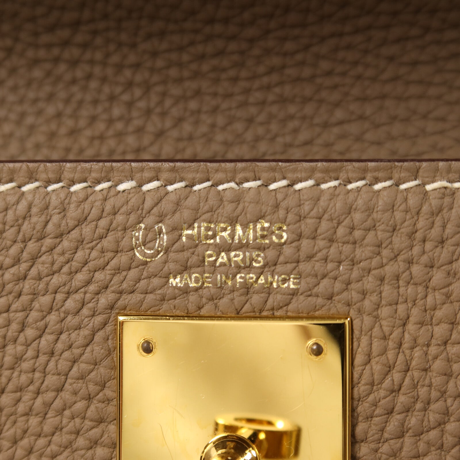 HERMES Togo皮革Kelly 28金扣手挽肩背兩用袋Etoupe