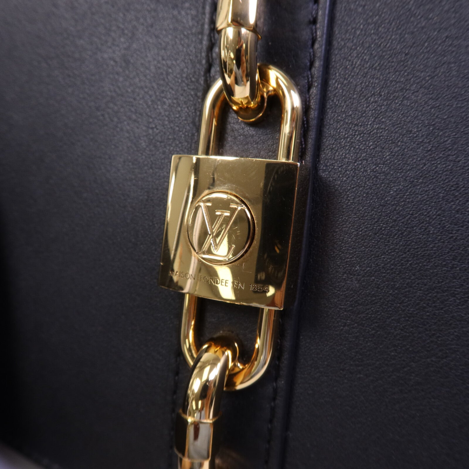 LOUIS VUITTON 牛皮皮革Rendez-Vous金扣鏈帶肩背袋