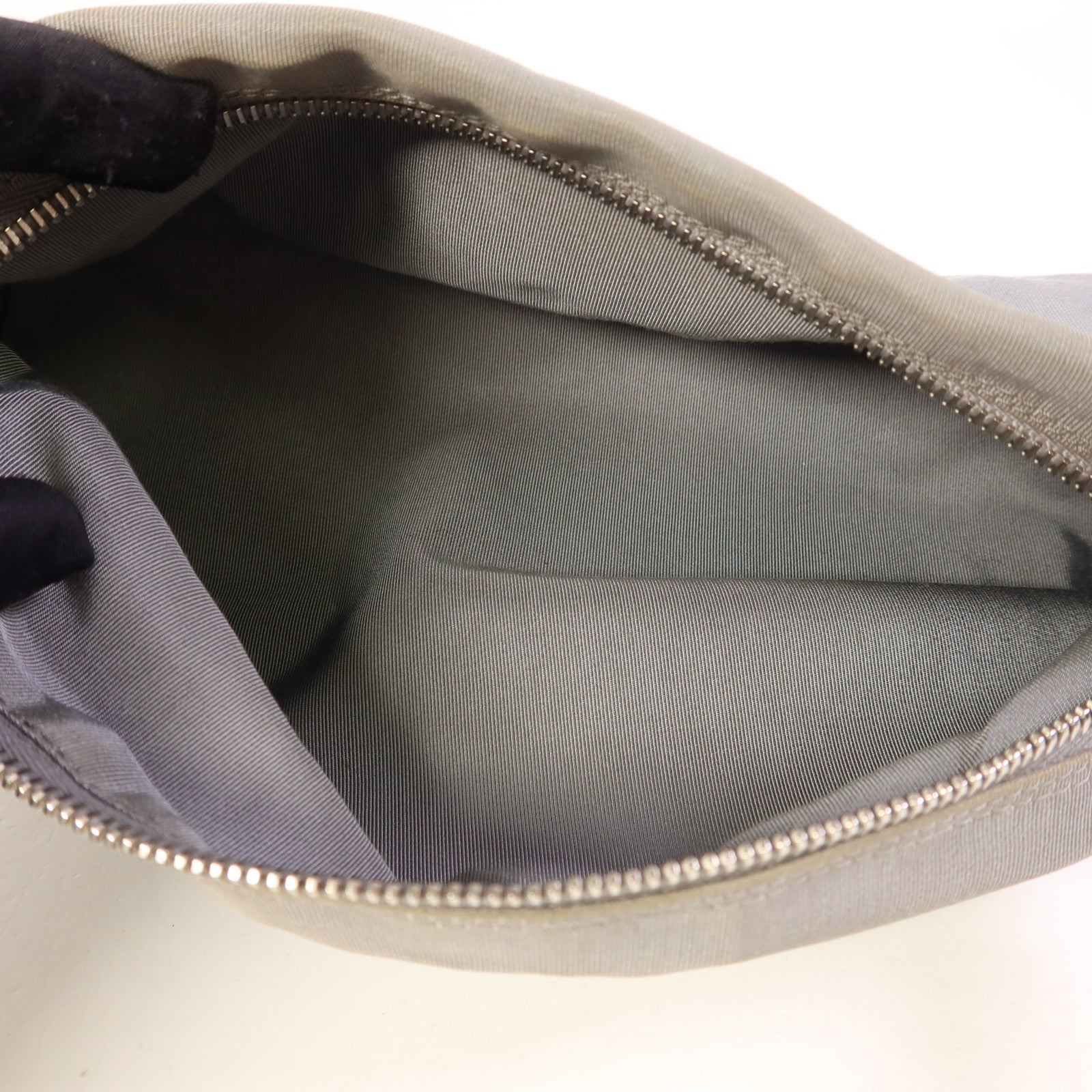 CHANEL 牛皮皮革Shoulder Bag銀扣肩背袋