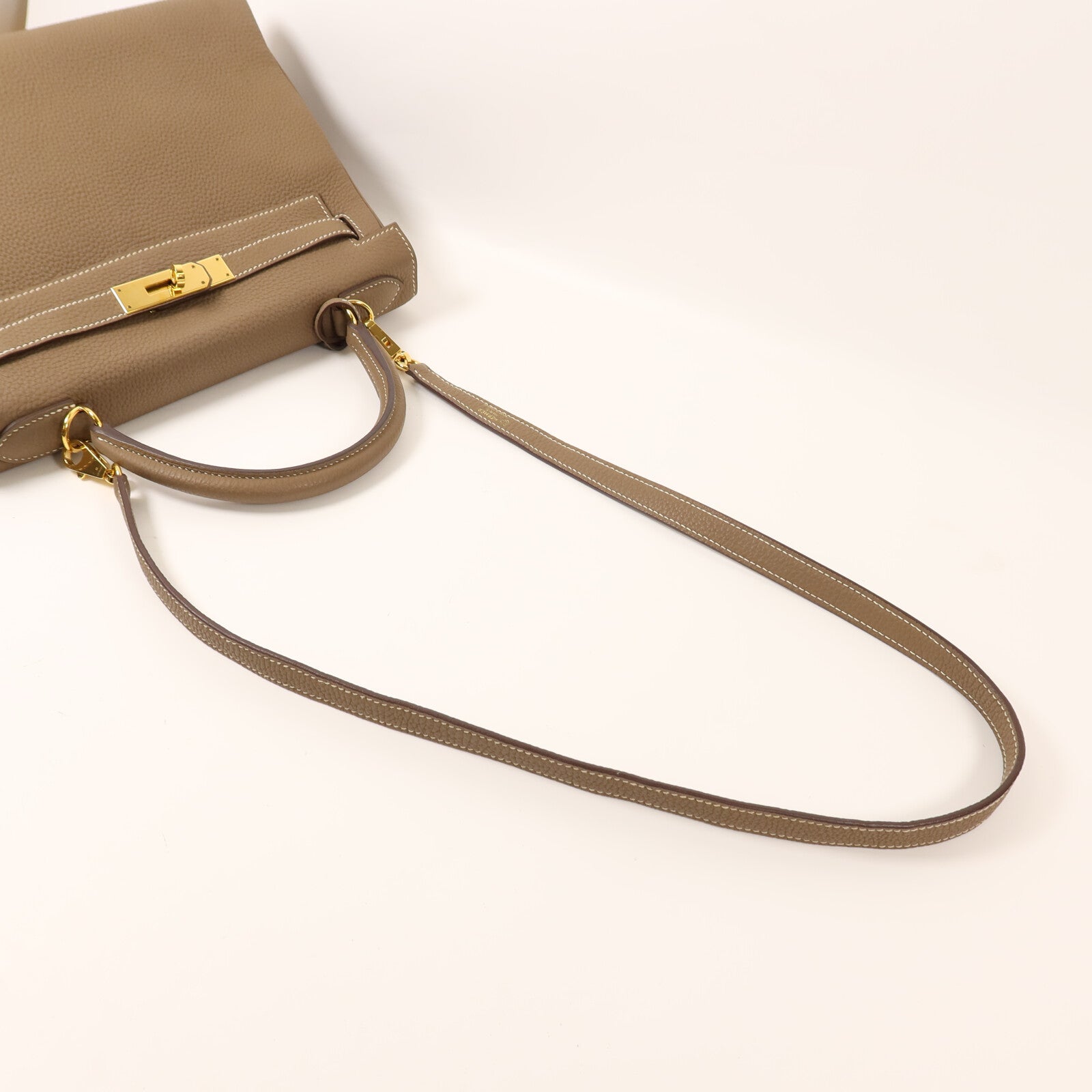 HERMES Togo皮革Kelly 28金扣手挽肩背兩用袋Etoupe