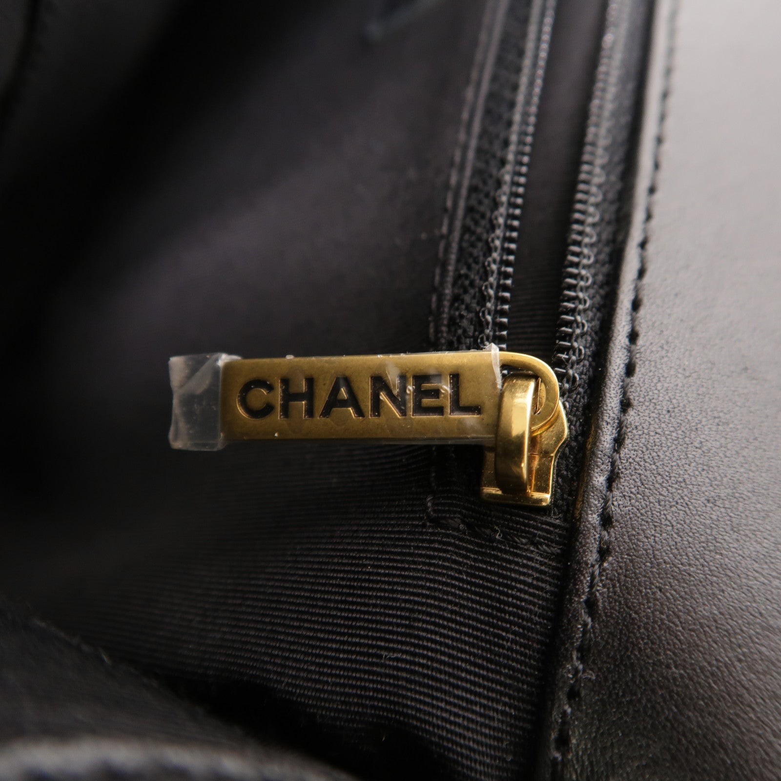 CHANEL 羊皮皮革Boy 28鏈帶肩背袋