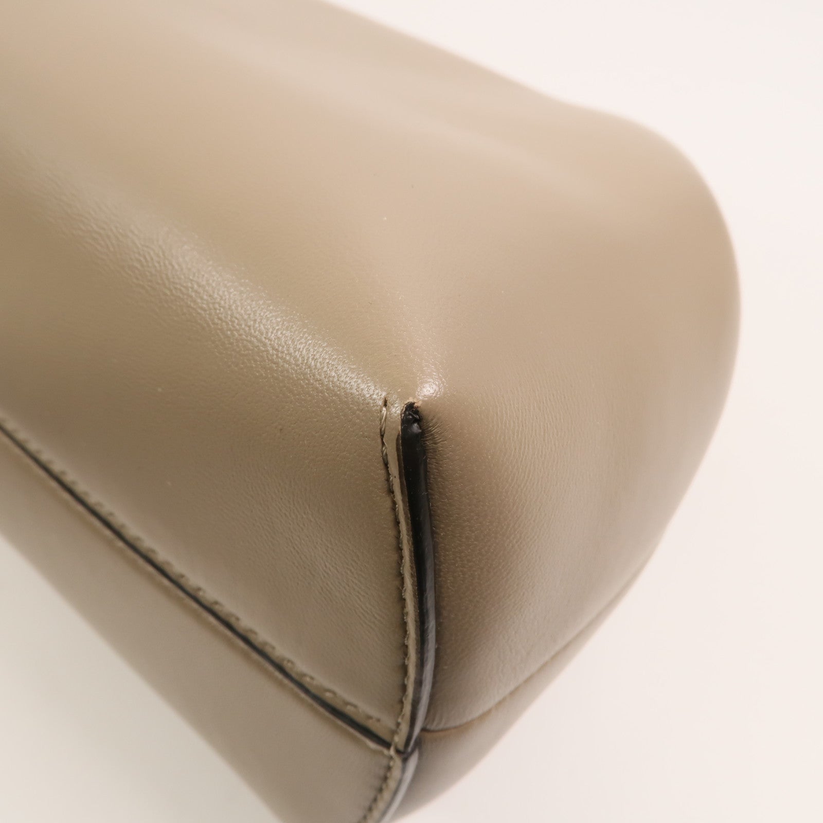 FENDI 牛皮皮革First Medium肩背袋