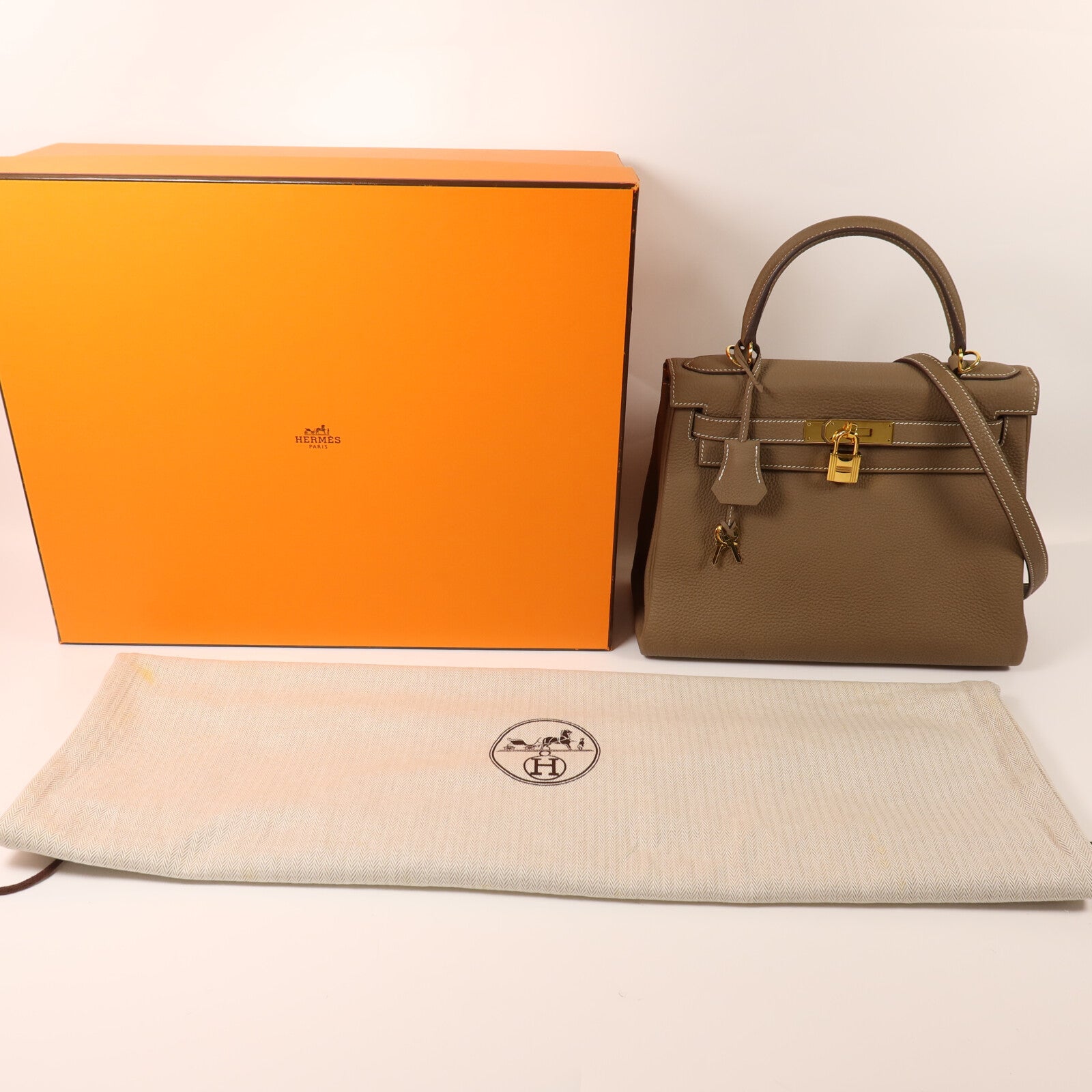HERMES Togo皮革Kelly 28金扣手挽肩背兩用袋Etoupe
