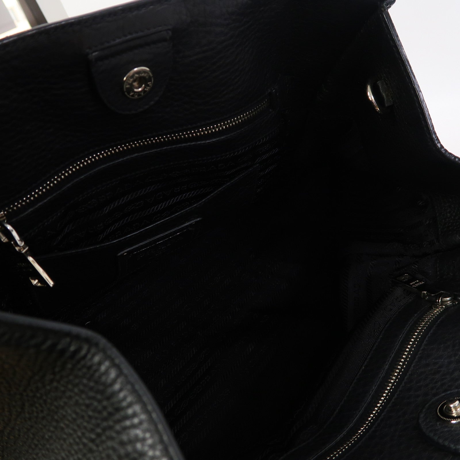 PRADA 牛皮皮革Vitello Daino銀扣手挽肩背兩用袋黑色