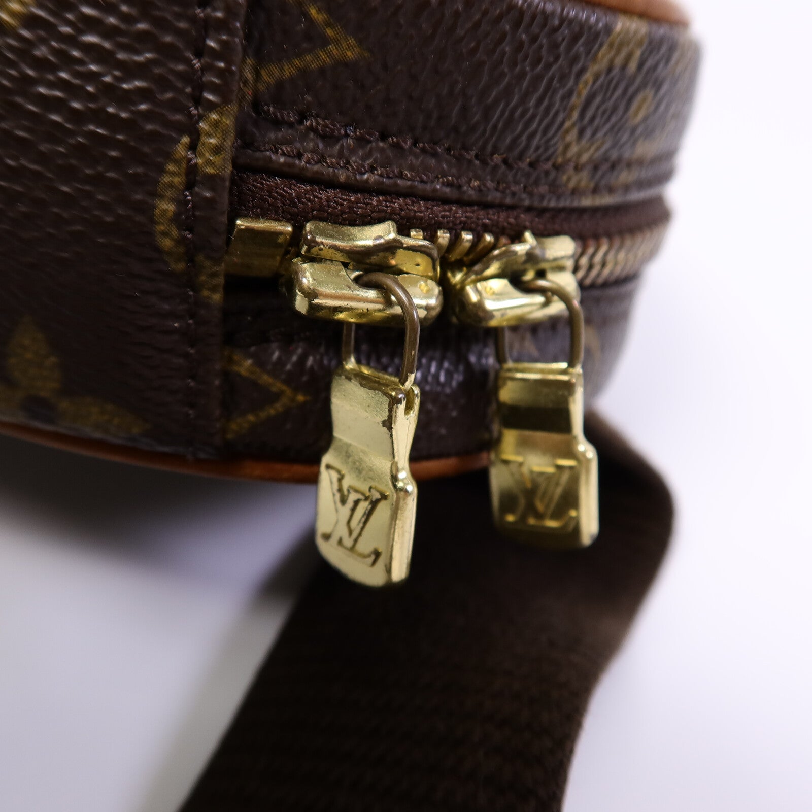 LOUIS VUITTON Monogram Pochette Gange肩背袋