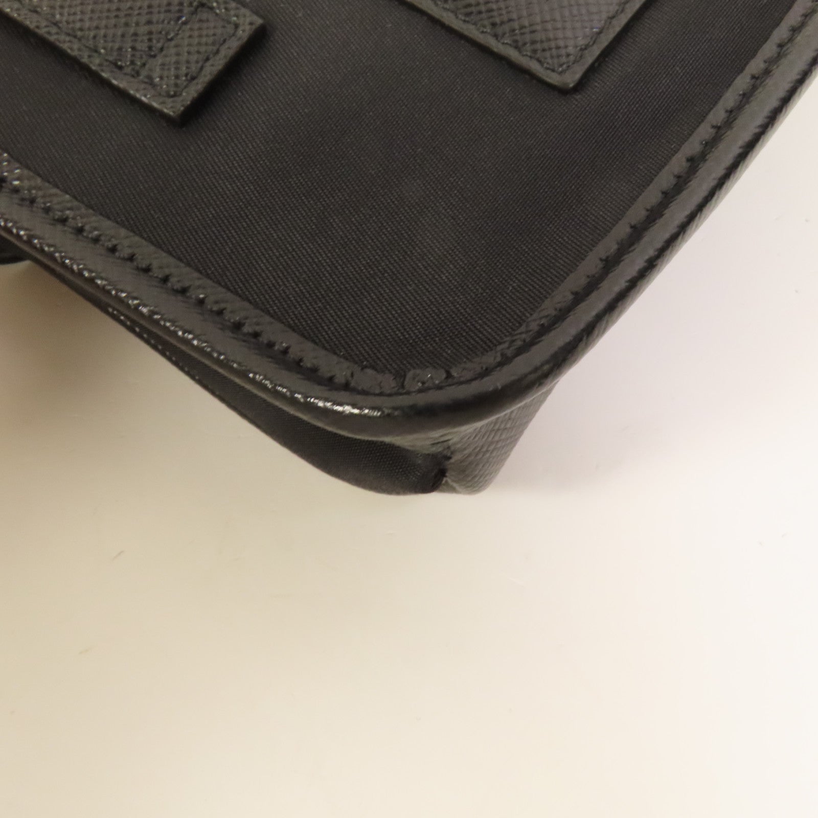 PRADA 尼龍Smartphone Case銀扣肩背袋