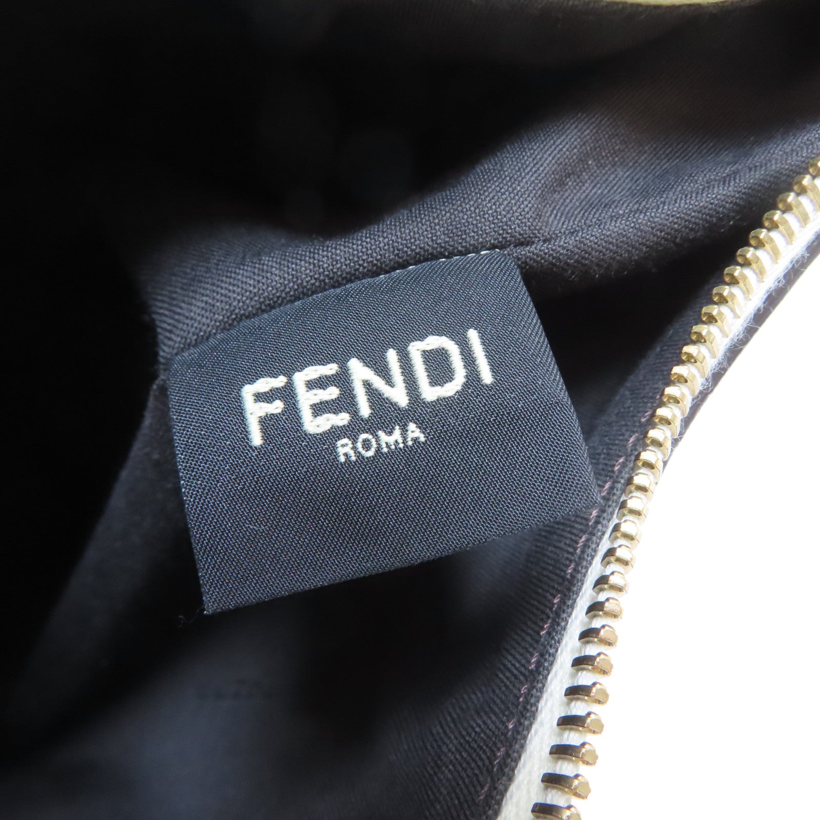 FENDI 牛皮皮革Fendigraphy金扣手挽袋白色