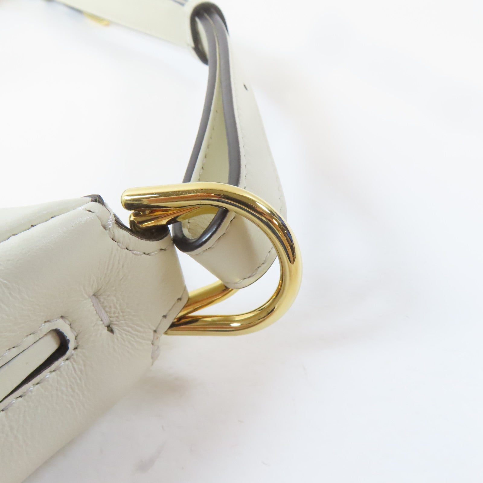FENDI 牛皮皮革Fendigraphy金扣手挽袋白色
