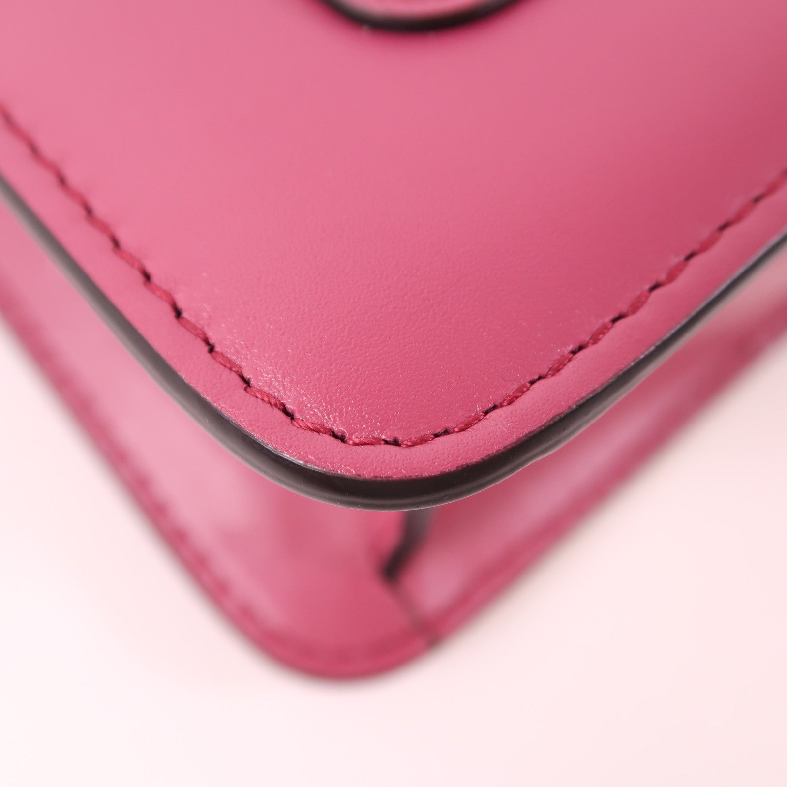 BVLGARI 牛皮皮革Serpenti Forever金扣肩背袋