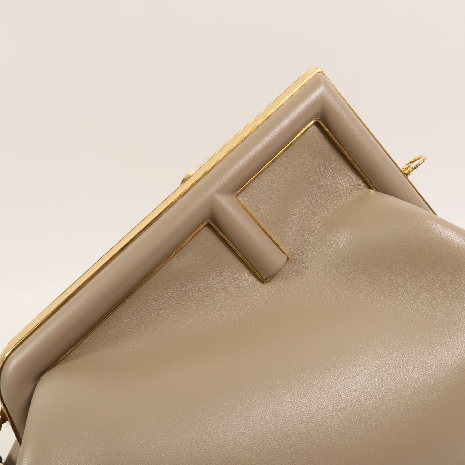 FENDI 牛皮皮革First Medium肩背袋
