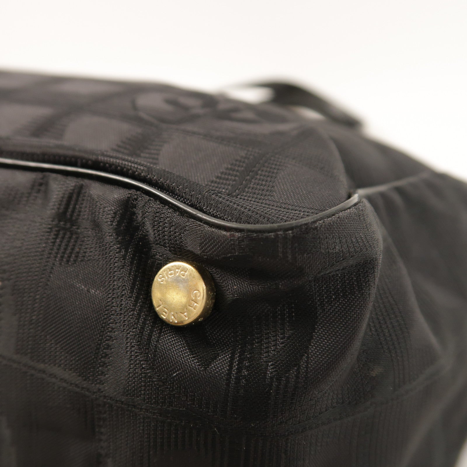 CHANEL 尼龍New Travel Line金扣肩背袋
