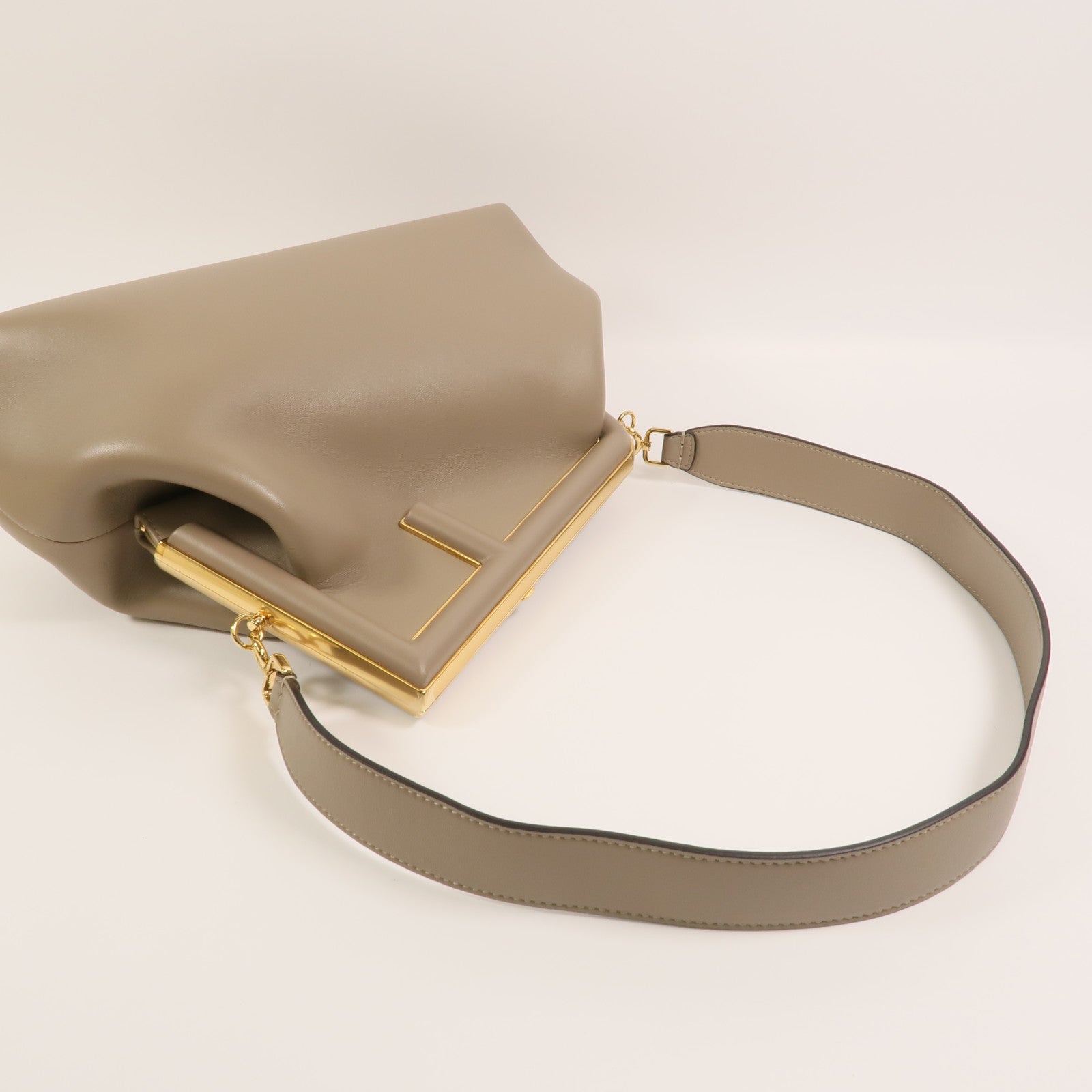 FENDI 牛皮皮革First Medium肩背袋