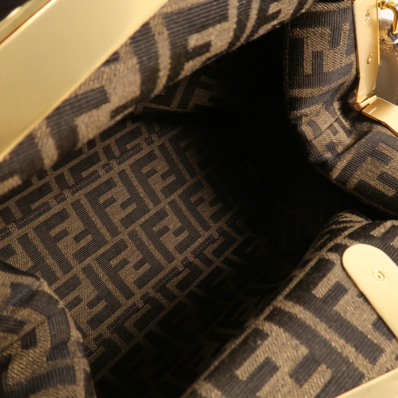 FENDI 牛皮皮革First Medium肩背袋
