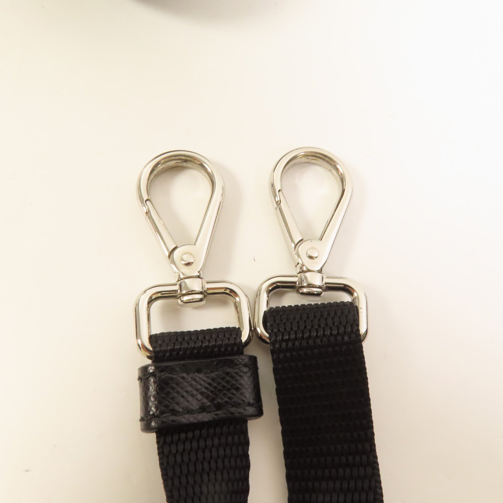 PRADA 尼龍Smartphone Case銀扣肩背袋