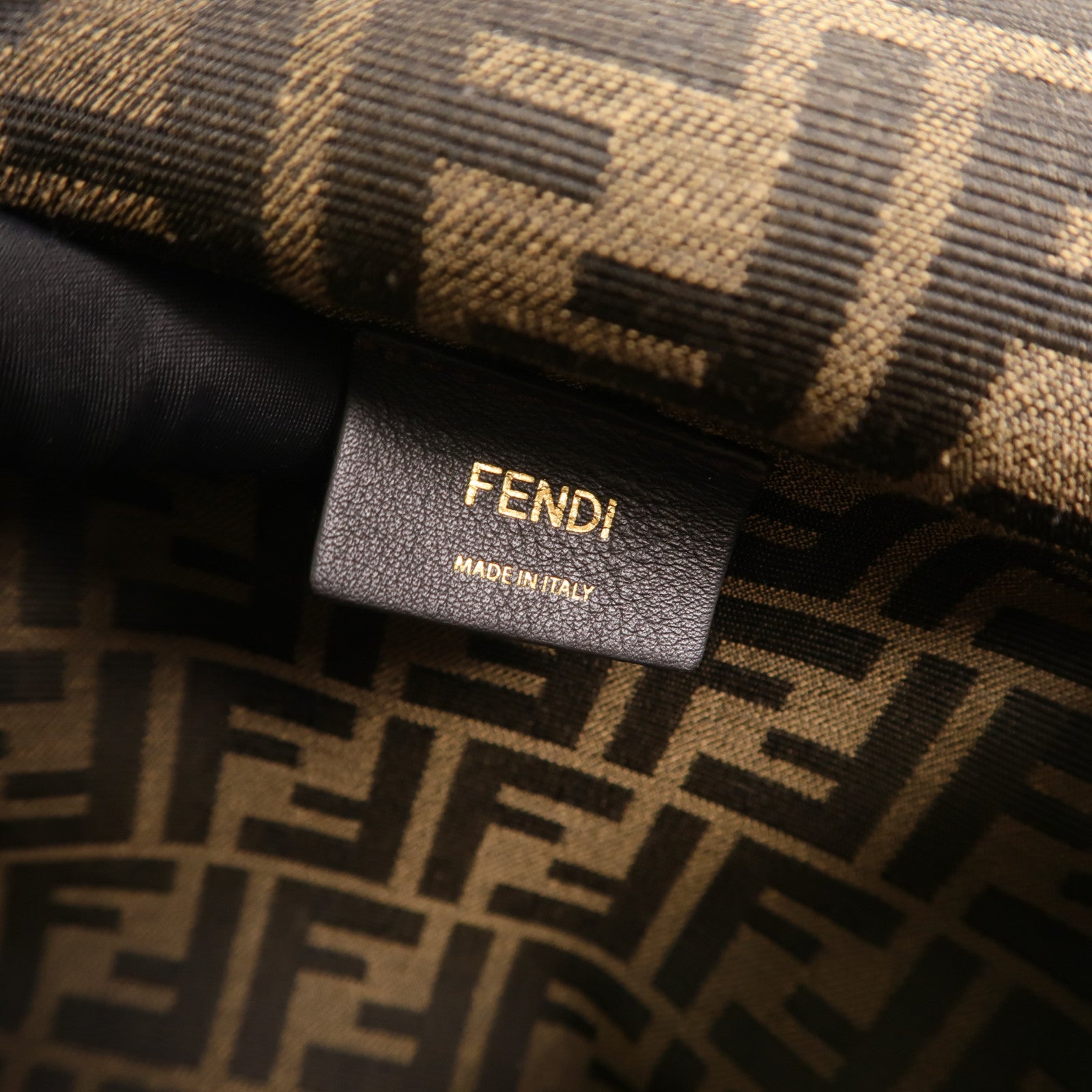 FENDI 牛皮皮革First Medium肩背袋