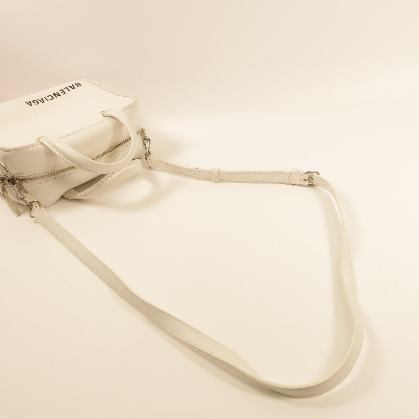 BALENCIAGA 牛皮皮革Triangle Square XS銀扣手挽肩背兩用袋白色