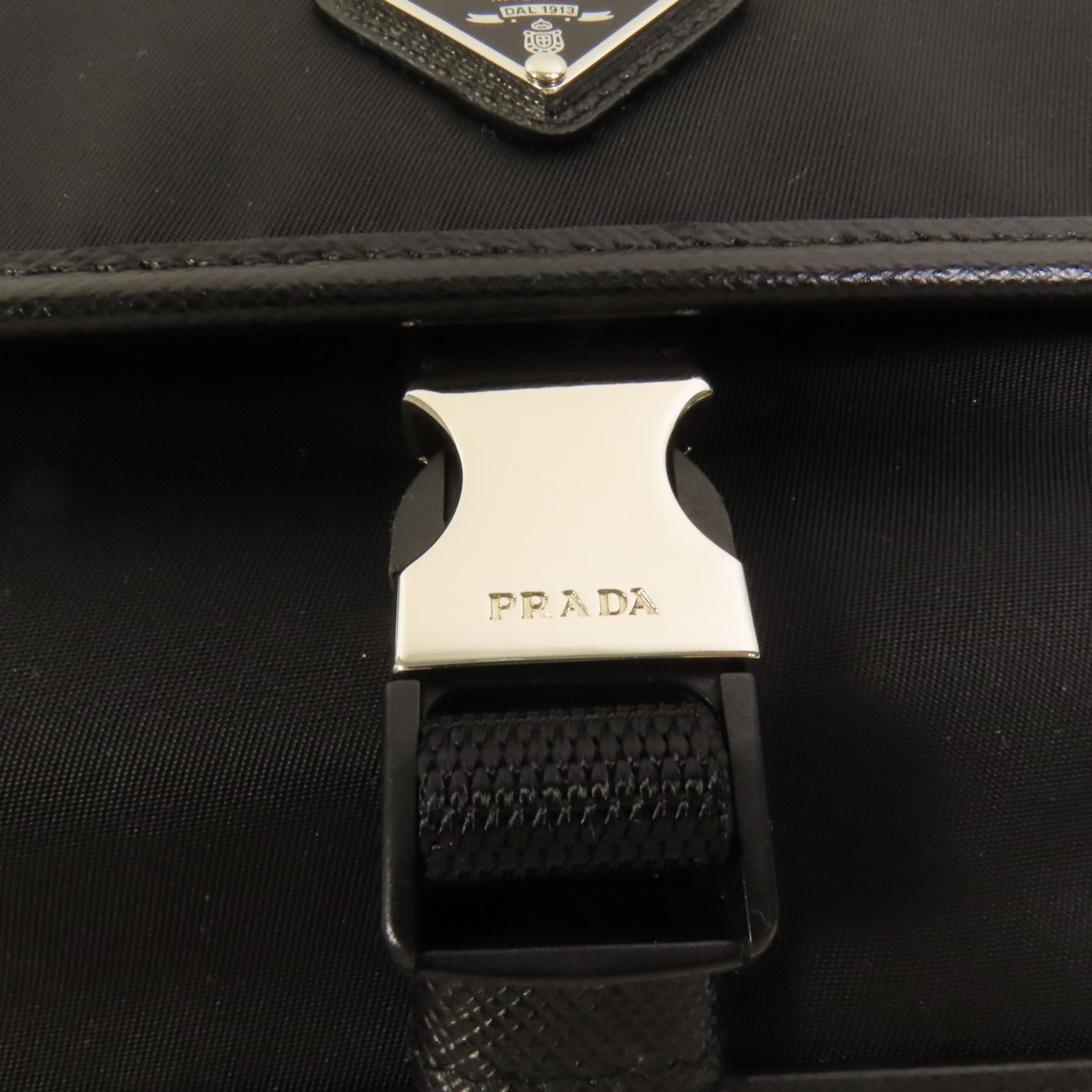 PRADA 尼龍Smartphone Case銀扣肩背袋