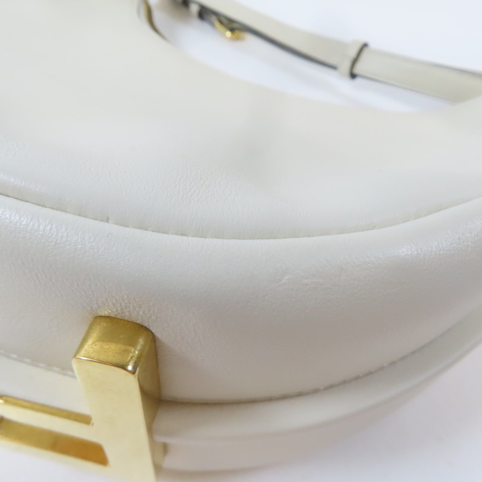 FENDI 牛皮皮革Fendigraphy金扣手挽袋白色