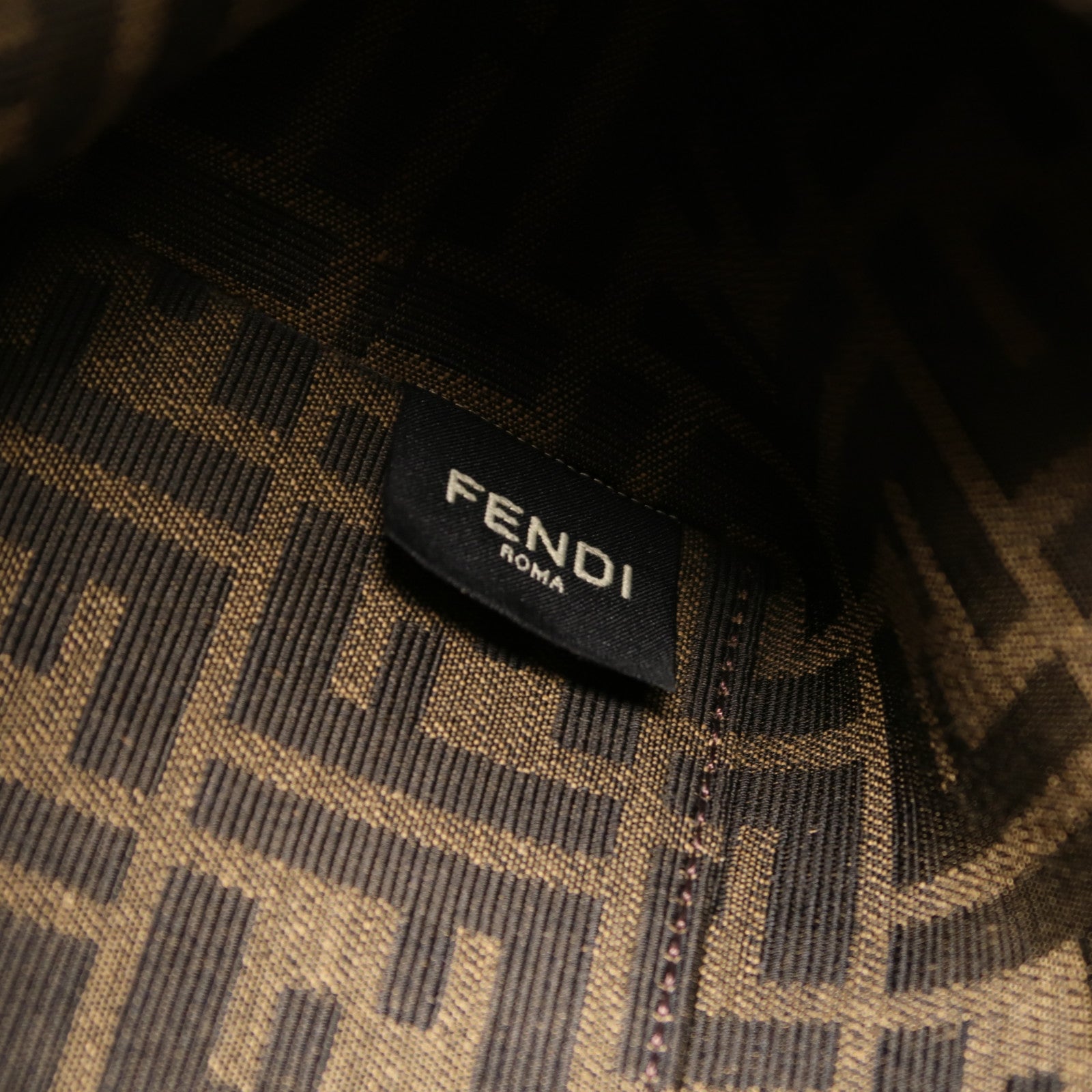 FENDI 牛皮皮革First Medium肩背袋