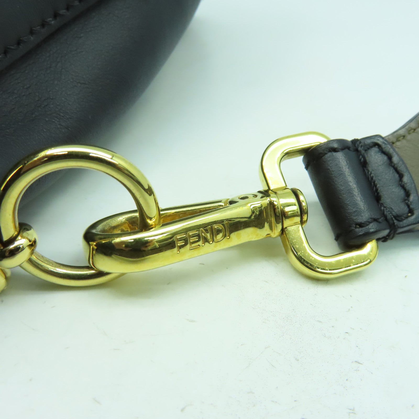 FENDI 牛皮皮革Shoulder Bag金扣肩背袋黑色/紅色