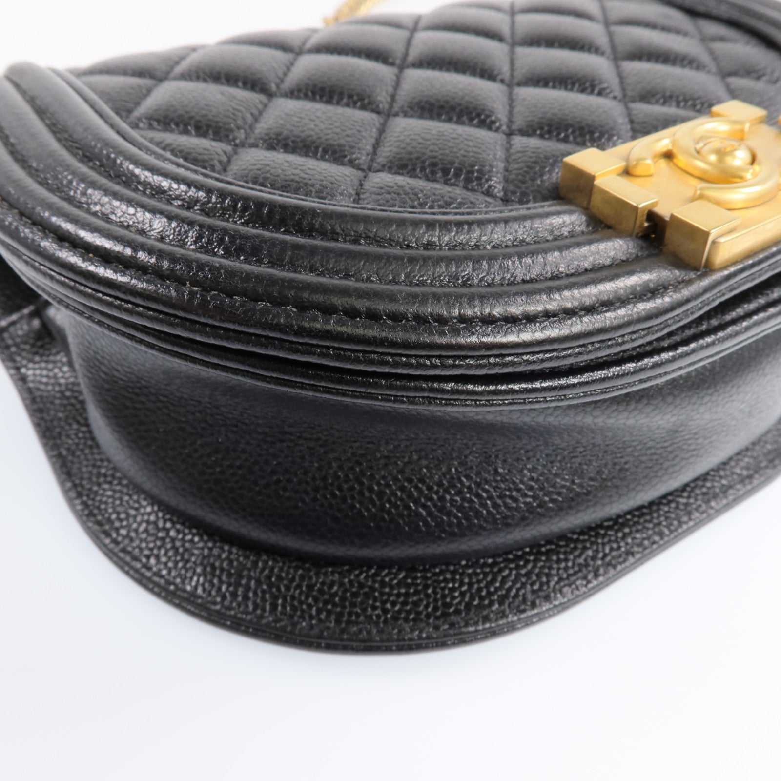 CHANEL 牛皮皮革Boy Chanel金扣鏈帶肩背袋