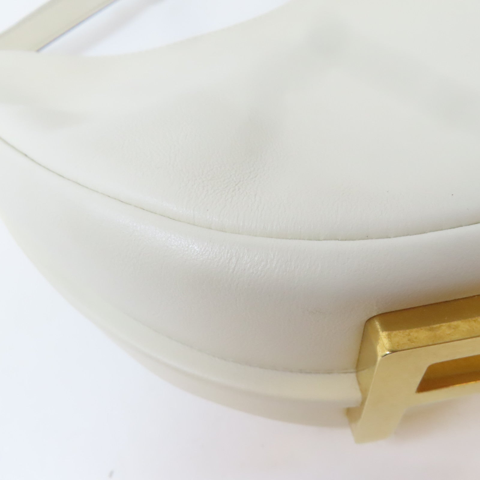 FENDI 牛皮皮革Fendigraphy金扣手挽袋白色