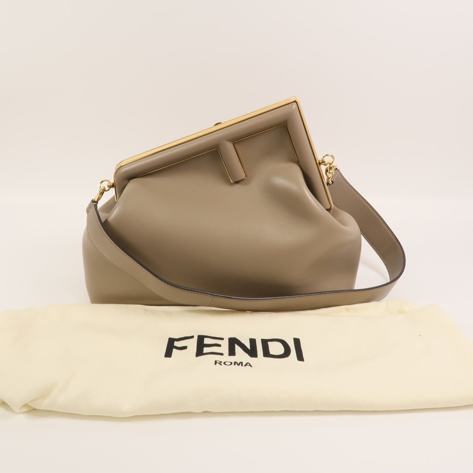 FENDI 牛皮皮革First Medium肩背袋