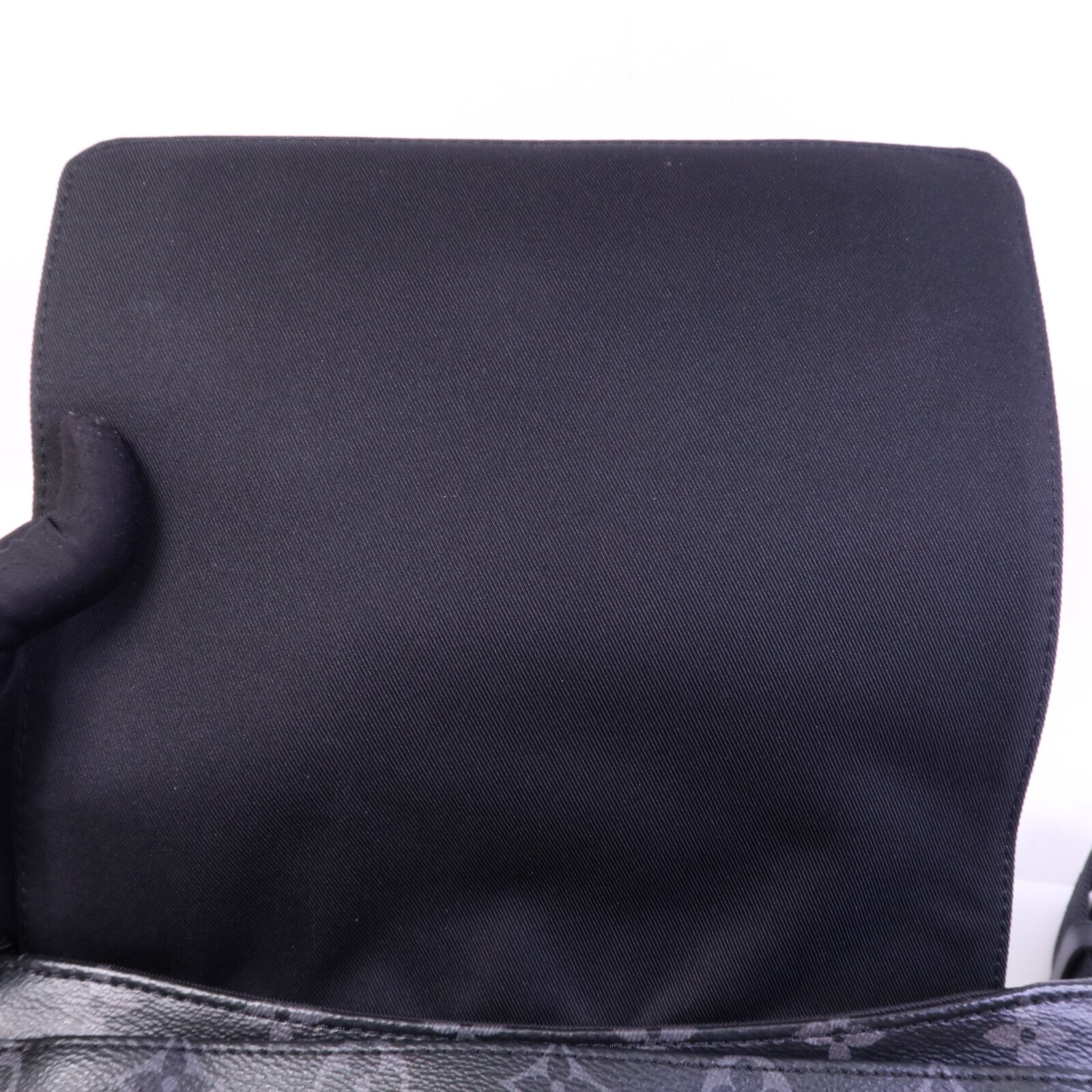 LOUIS VUITTON Monogram Eclipse District Pm銀扣肩背袋
