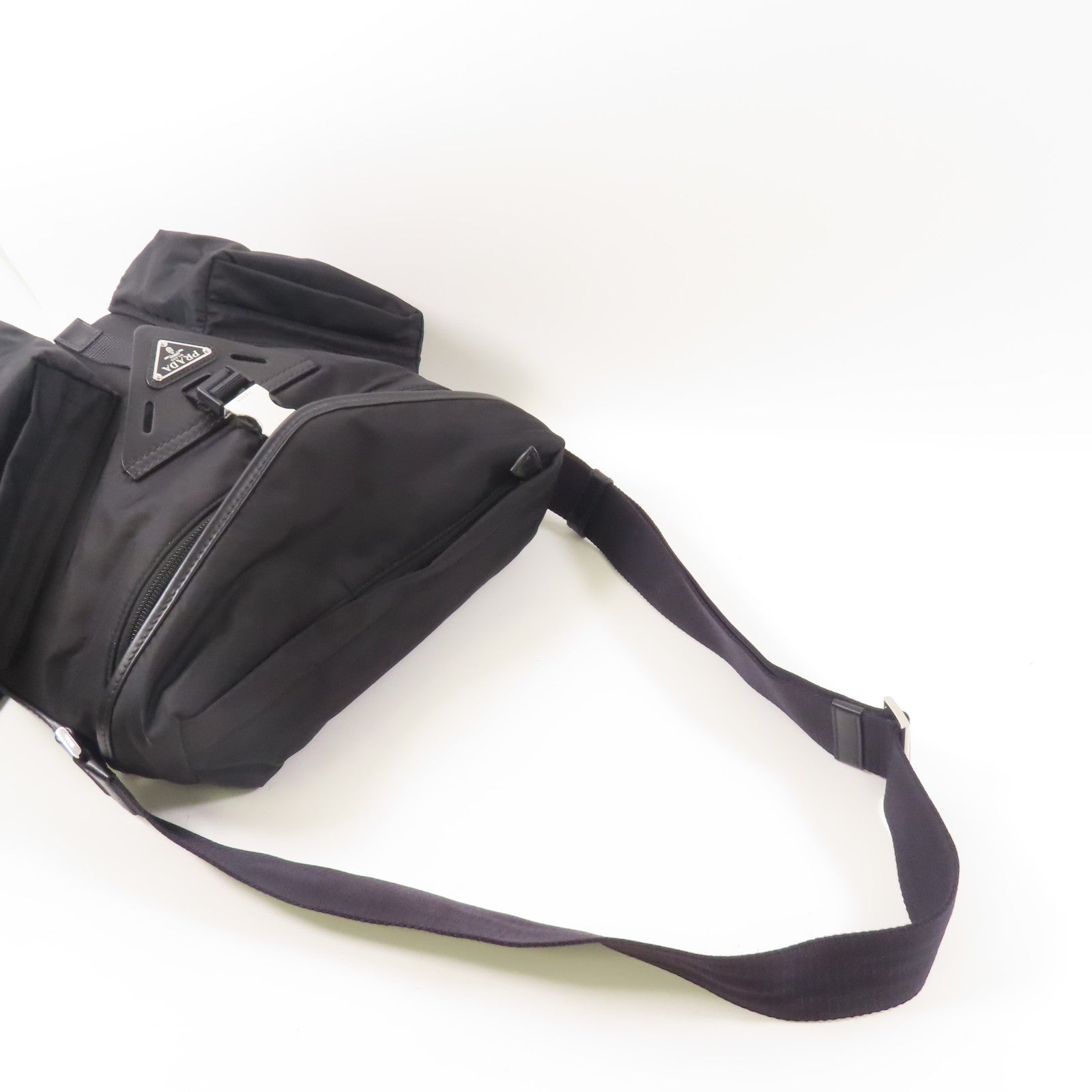 PRADA 尼龍Shoulder Bag銀扣肩背袋