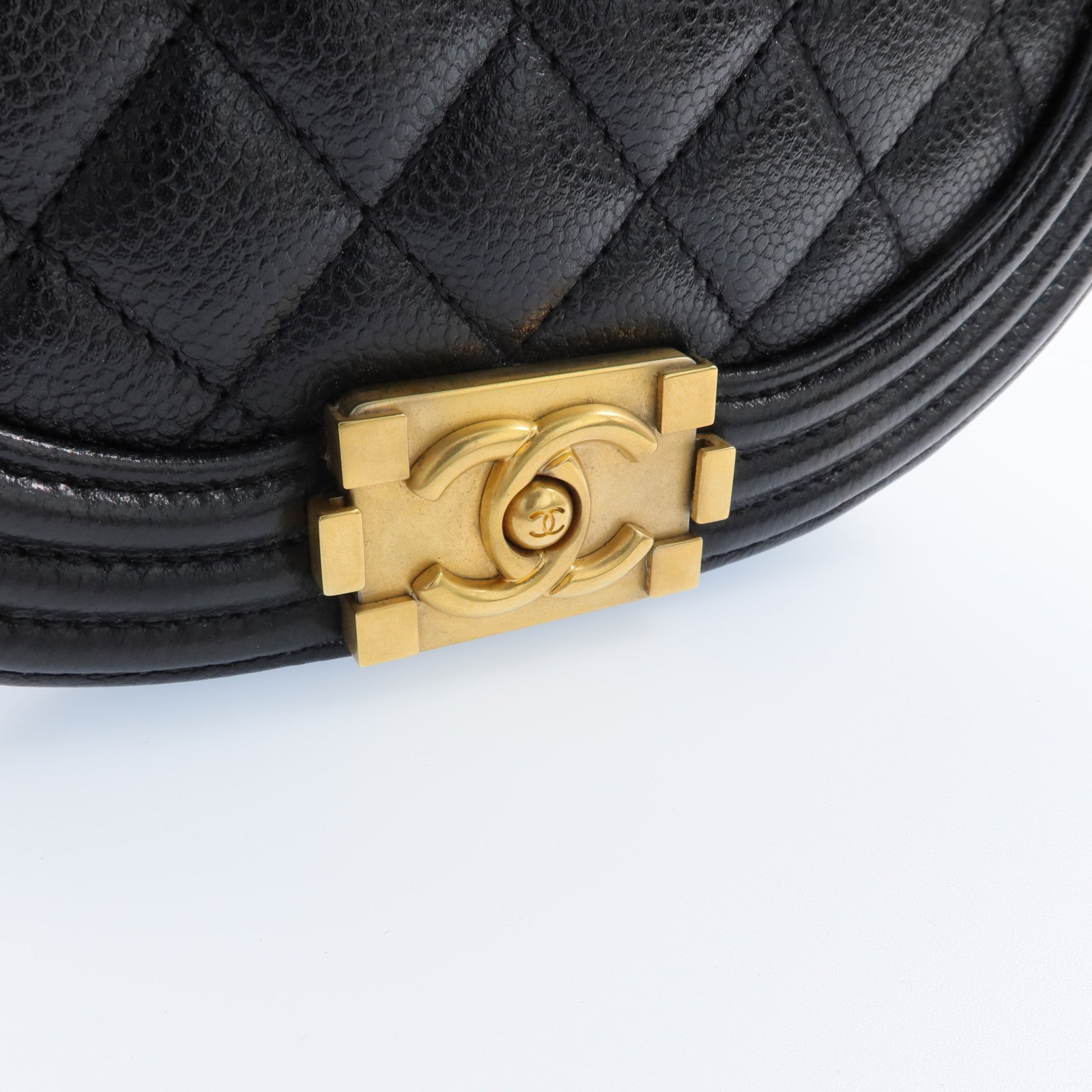 CHANEL 牛皮皮革Boy Chanel金扣鏈帶肩背袋