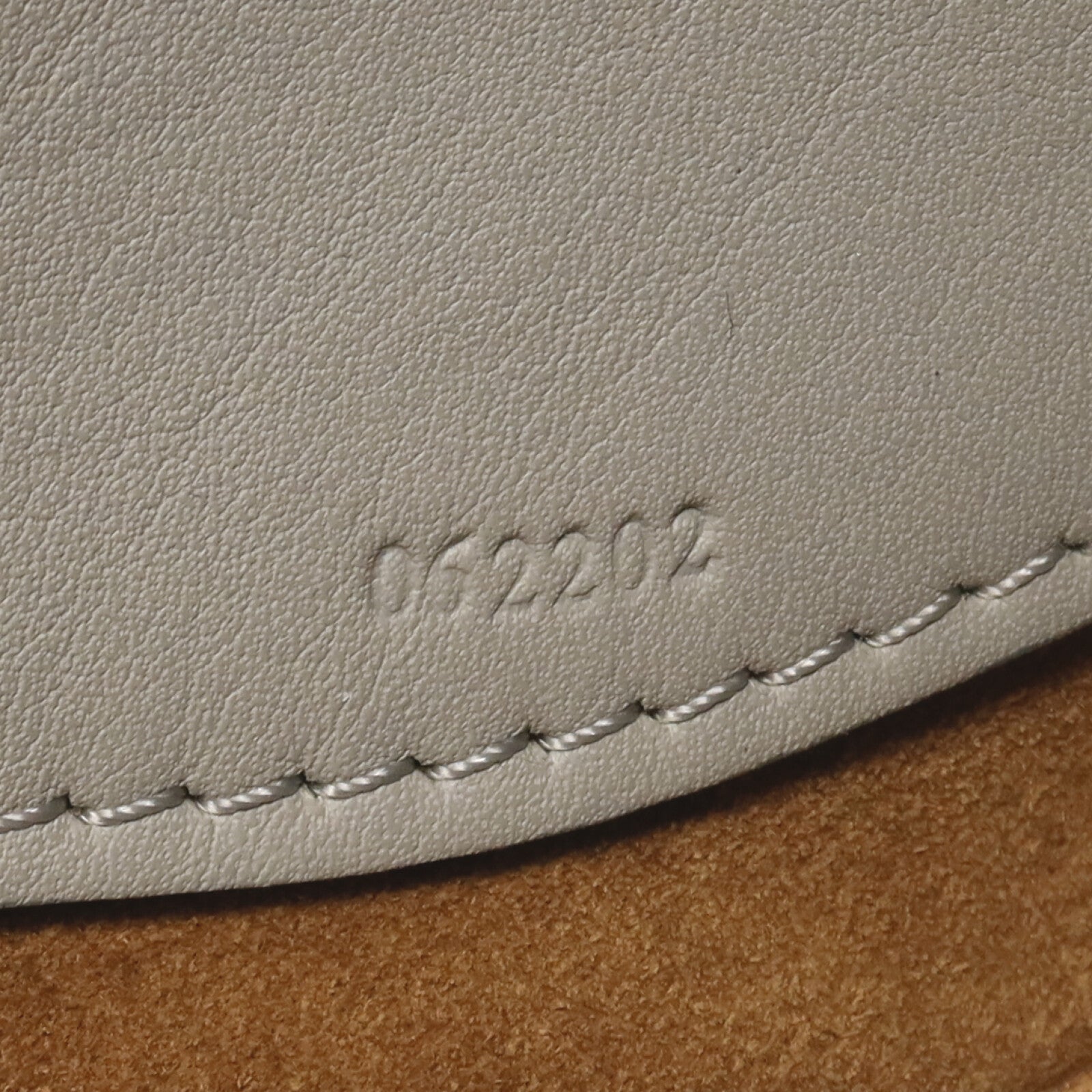 LOEWE 牛皮皮革Luna Hobo Shoulder Bag金扣肩背袋