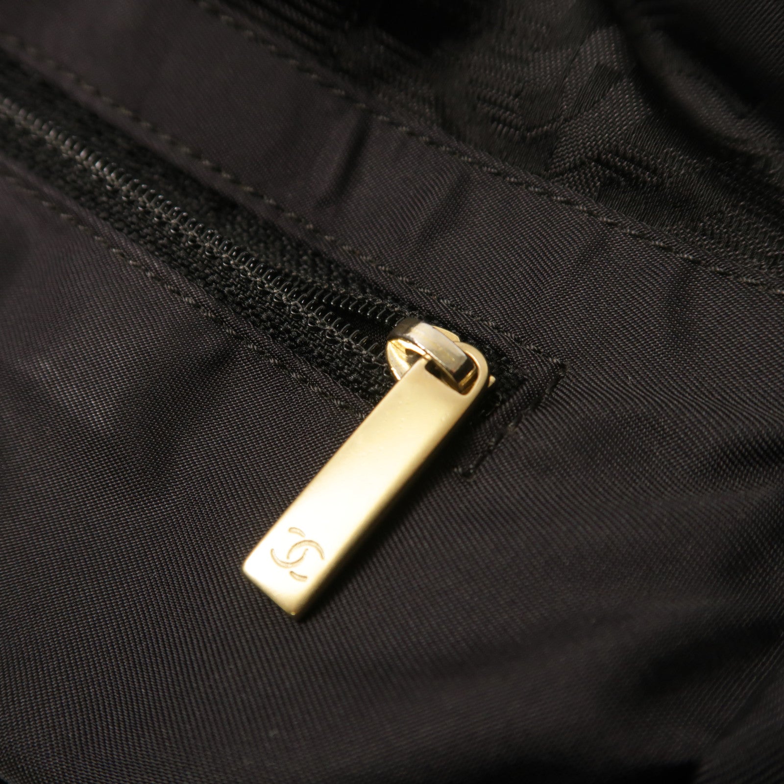 CHANEL 尼龍New Travel Line金扣肩背袋