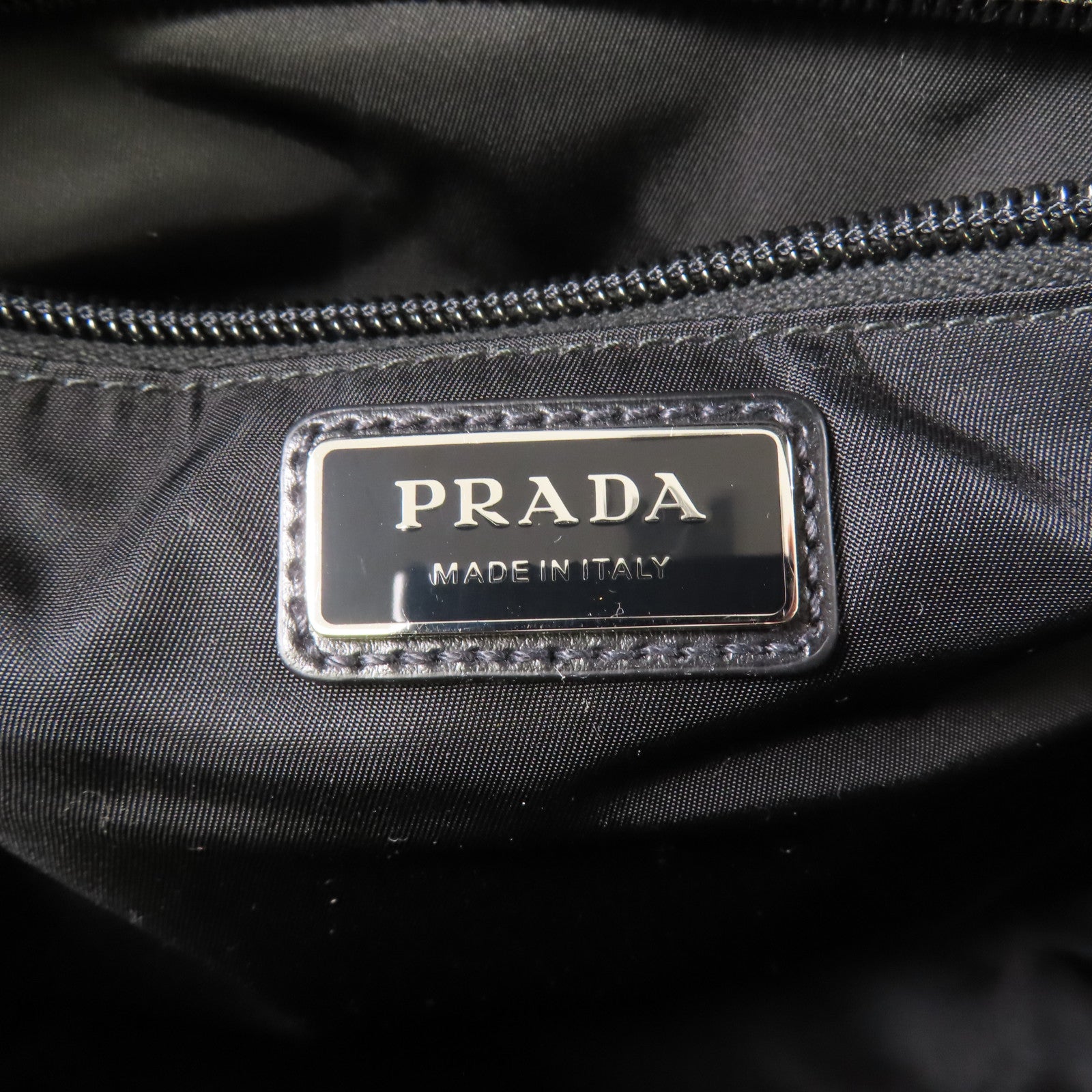 PRADA 尼龍Shoulder Bag銀扣肩背袋