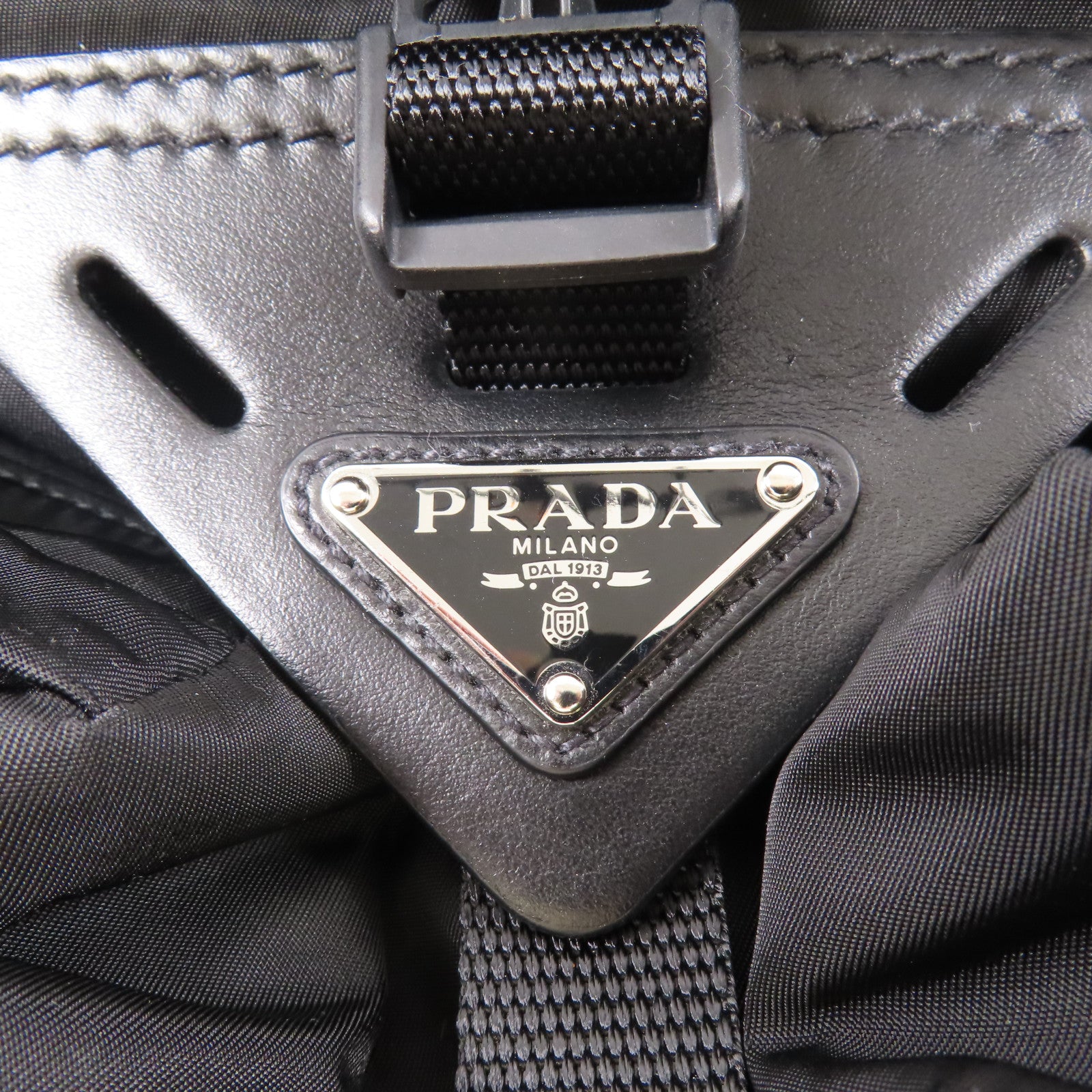 PRADA 尼龍Shoulder Bag銀扣肩背袋