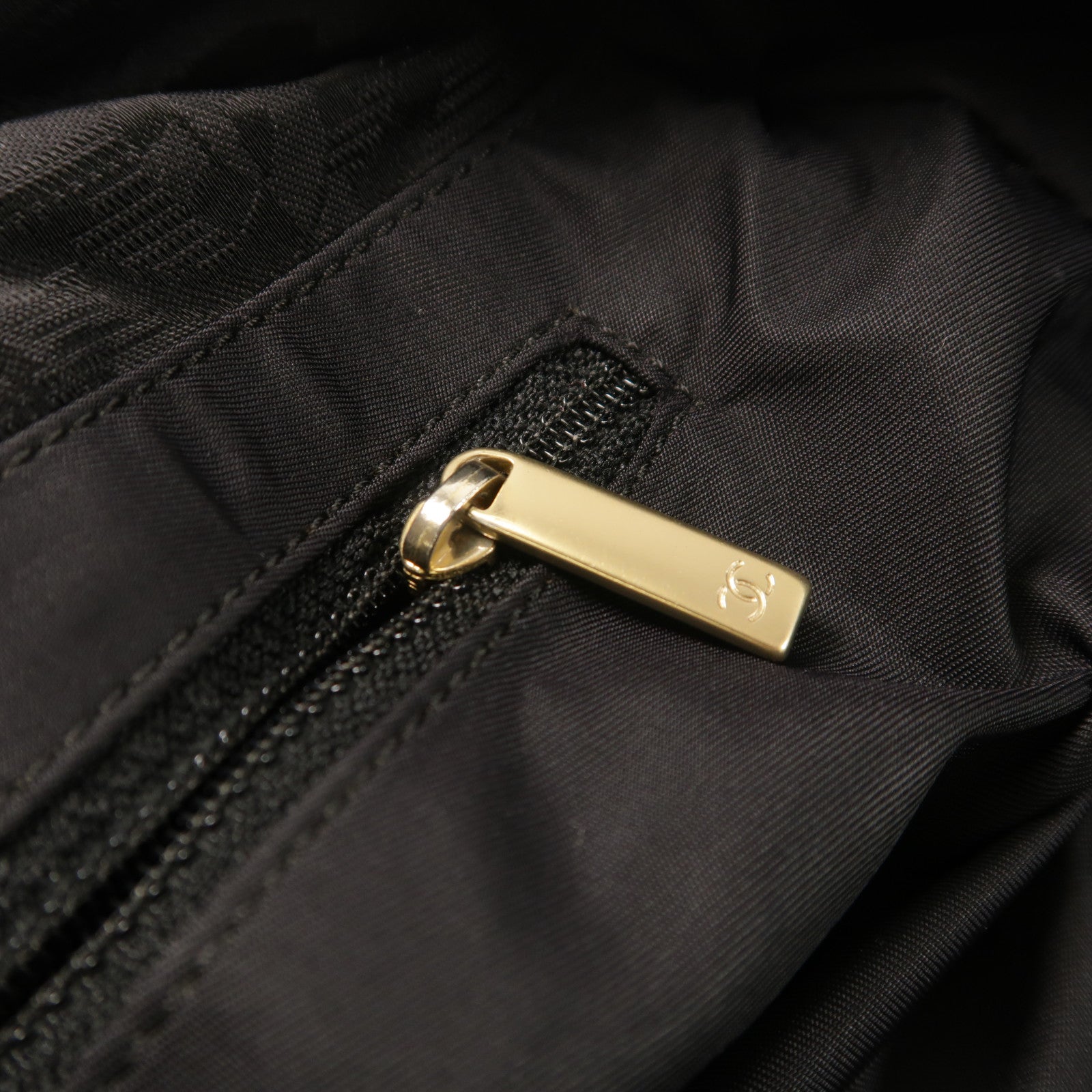 CHANEL 尼龍New Travel Line金扣肩背袋