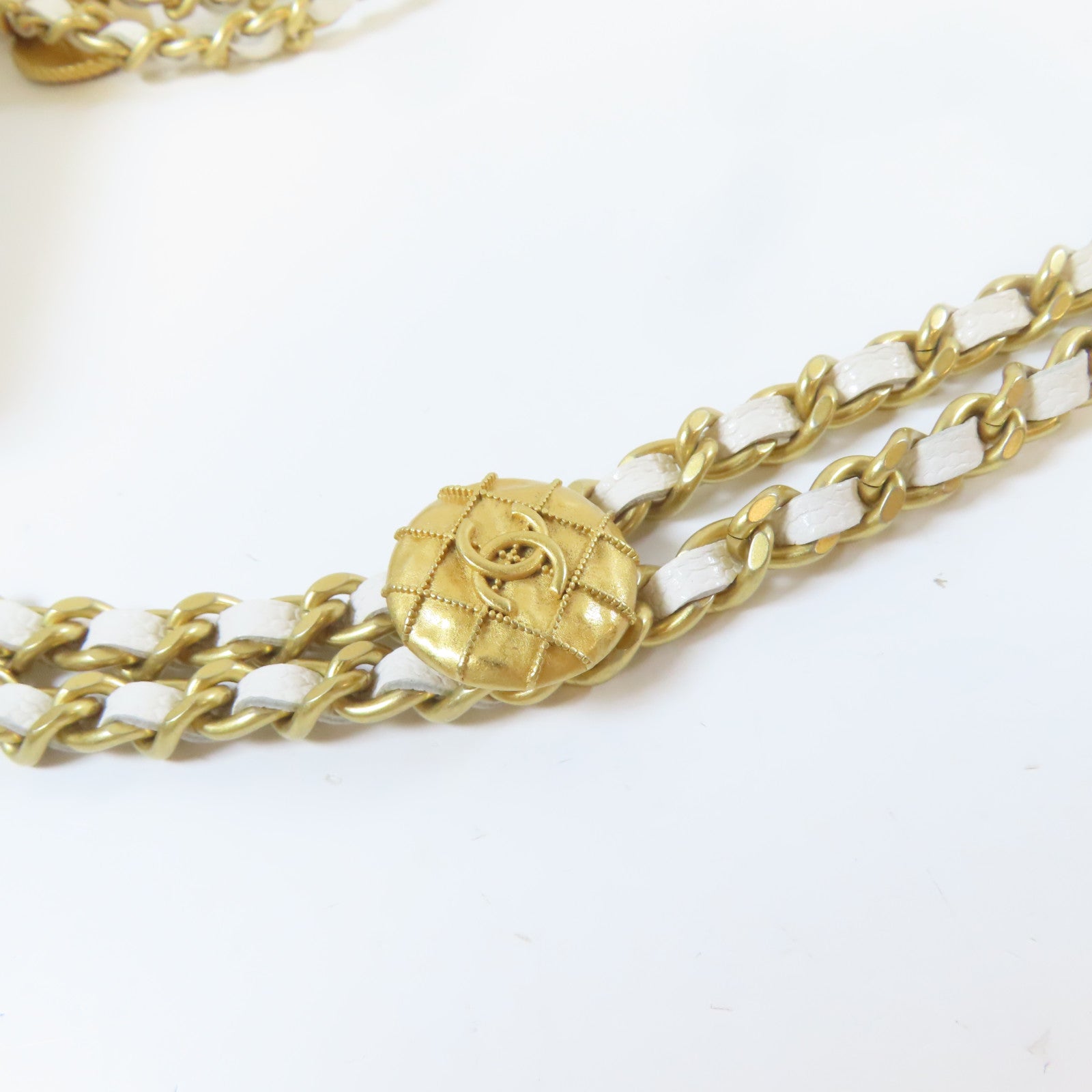 CHANEL 菱格Caviar皮革Gold Coin Chain WOC金扣鏈帶肩背袋白色