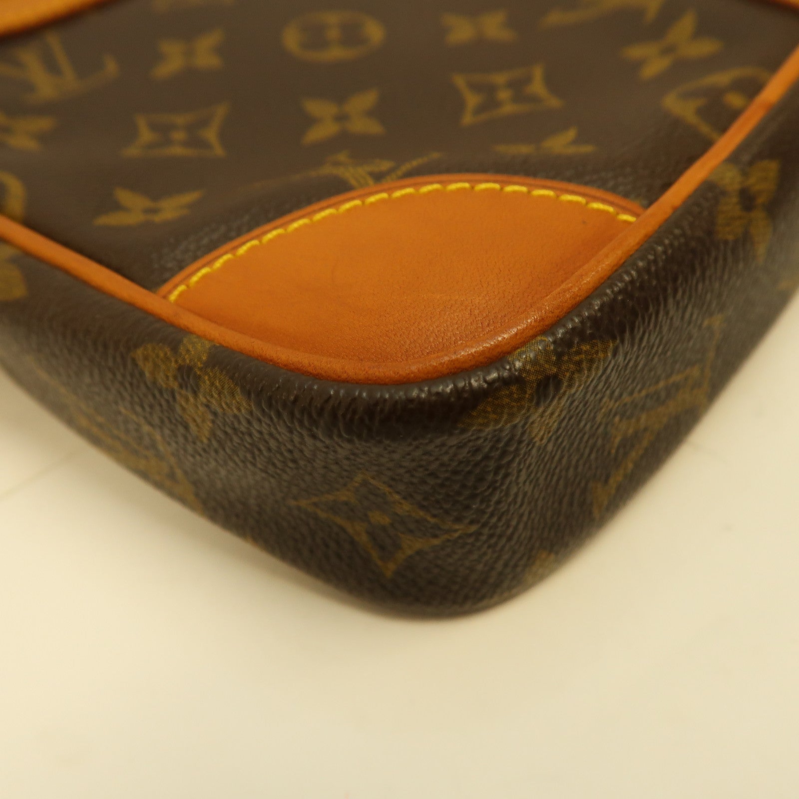 LOUIS VUITTON Monogram Danube金扣肩背袋啡色