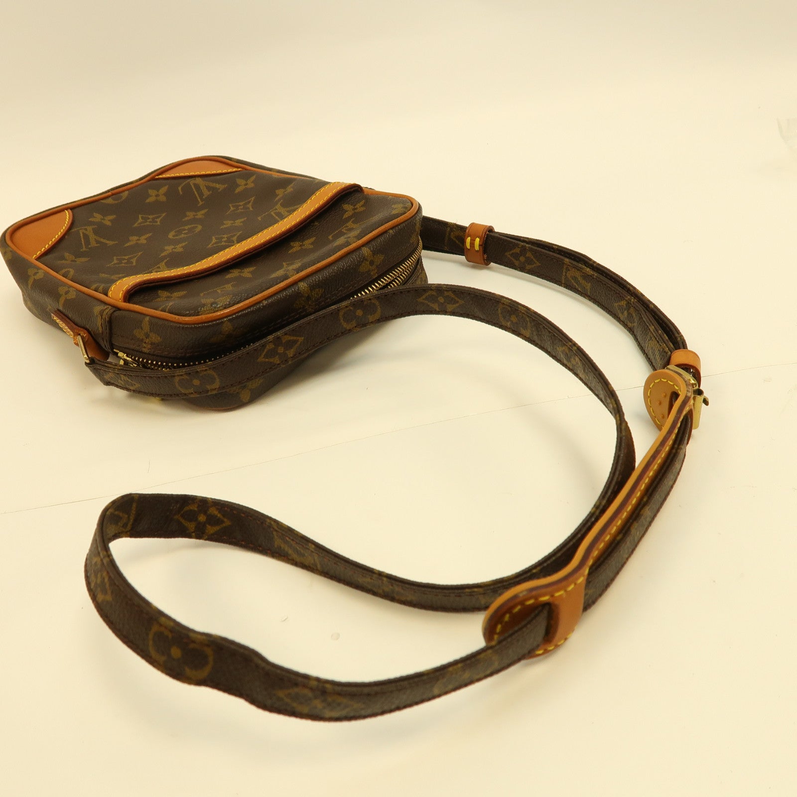 LOUIS VUITTON Monogram Danube金扣肩背袋啡色