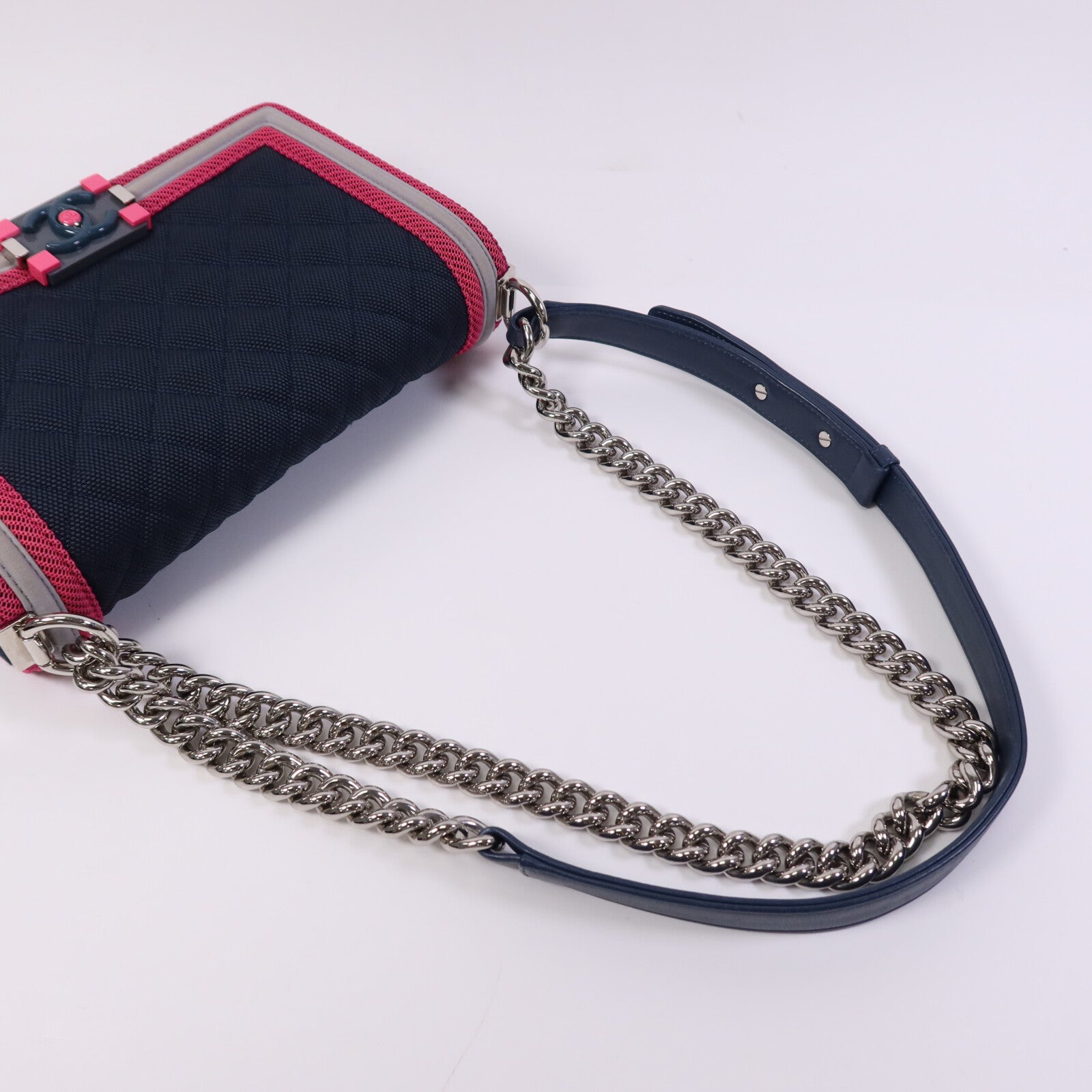 CHANEL 帆布Boy 25銀扣鏈帶肩背袋